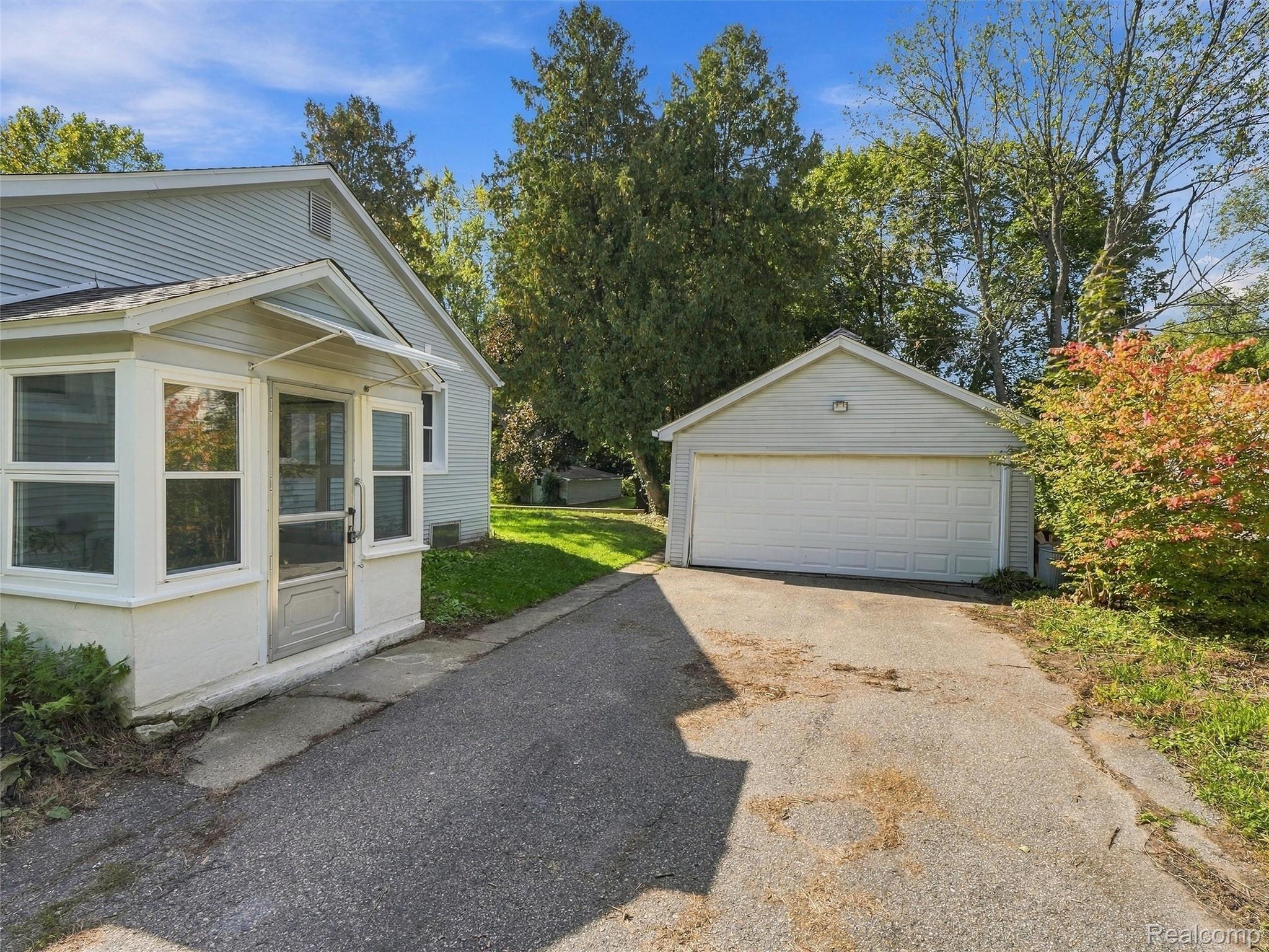 1493 Merry Road