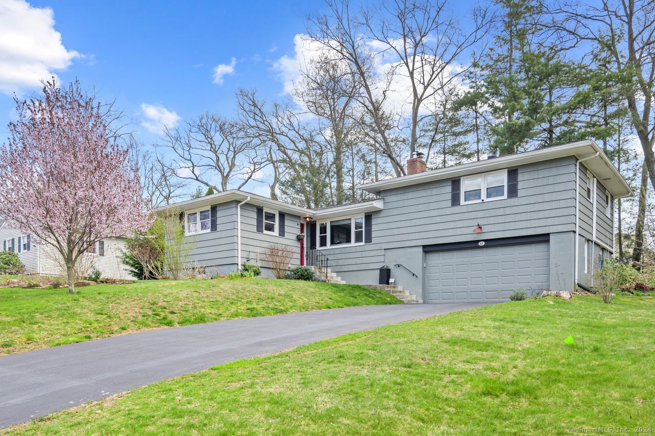 17 Foothills Way