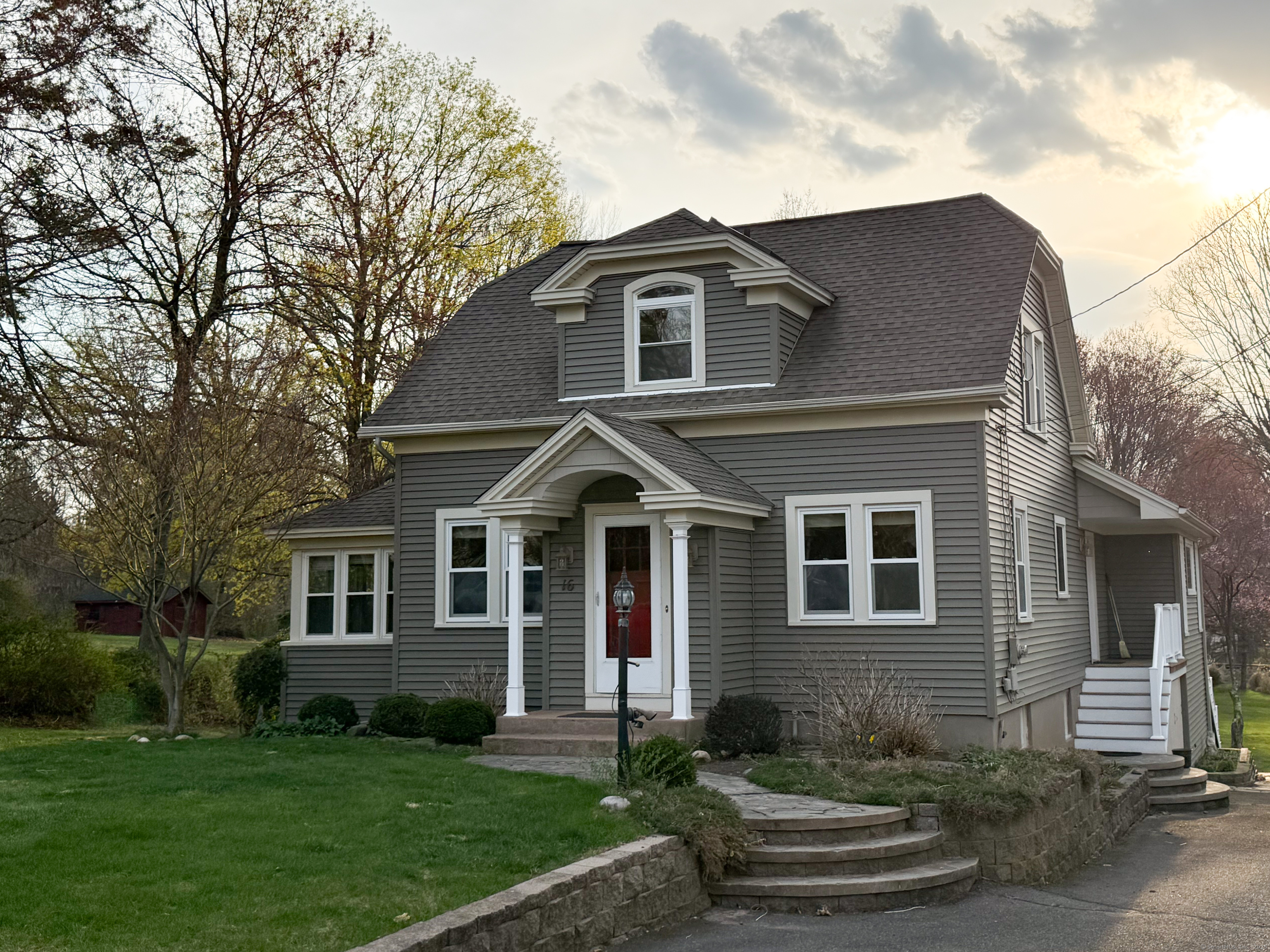 16 Maple Avenue