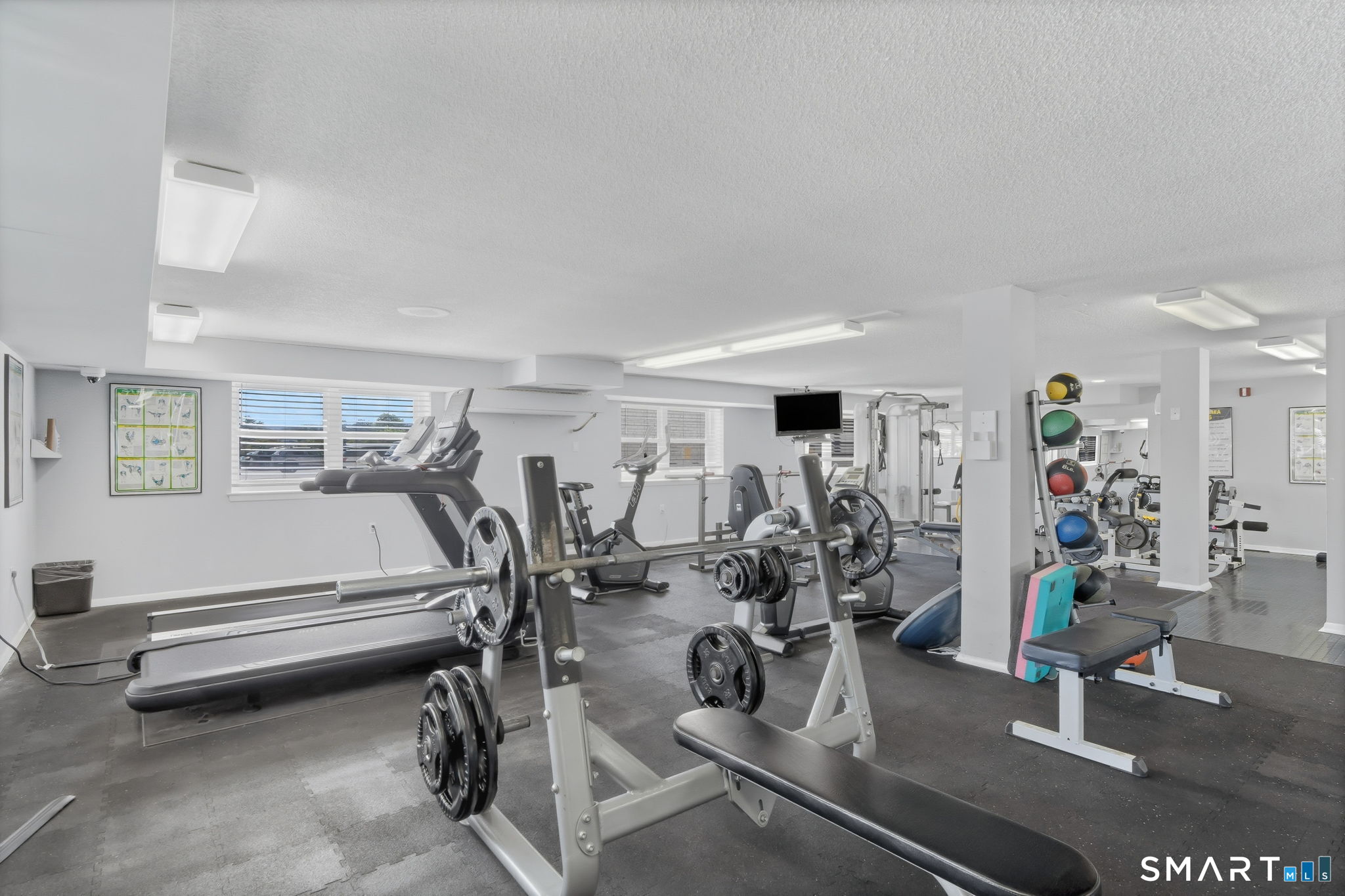 889 Farmington Avenue 4E