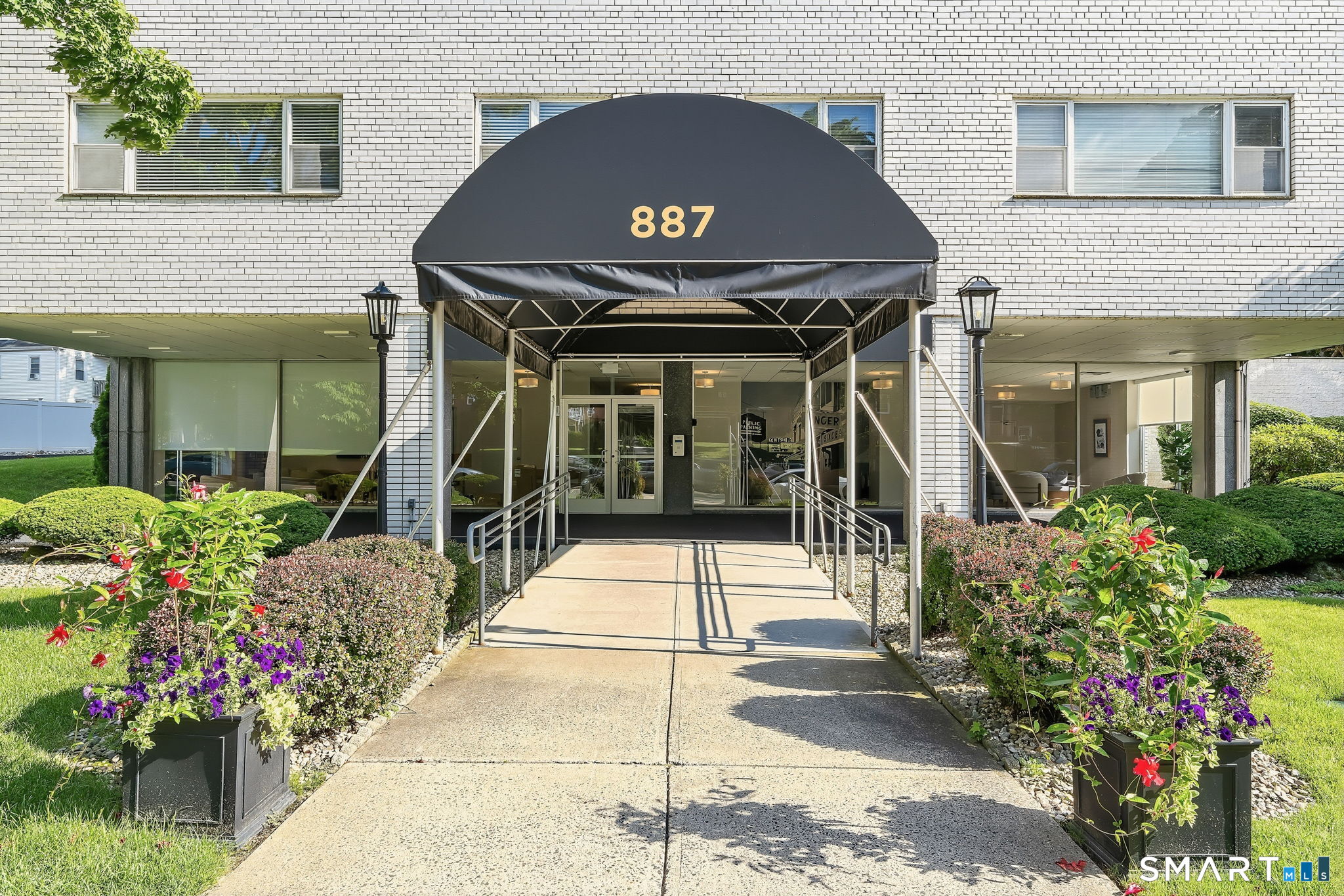 889 Farmington Avenue 4E