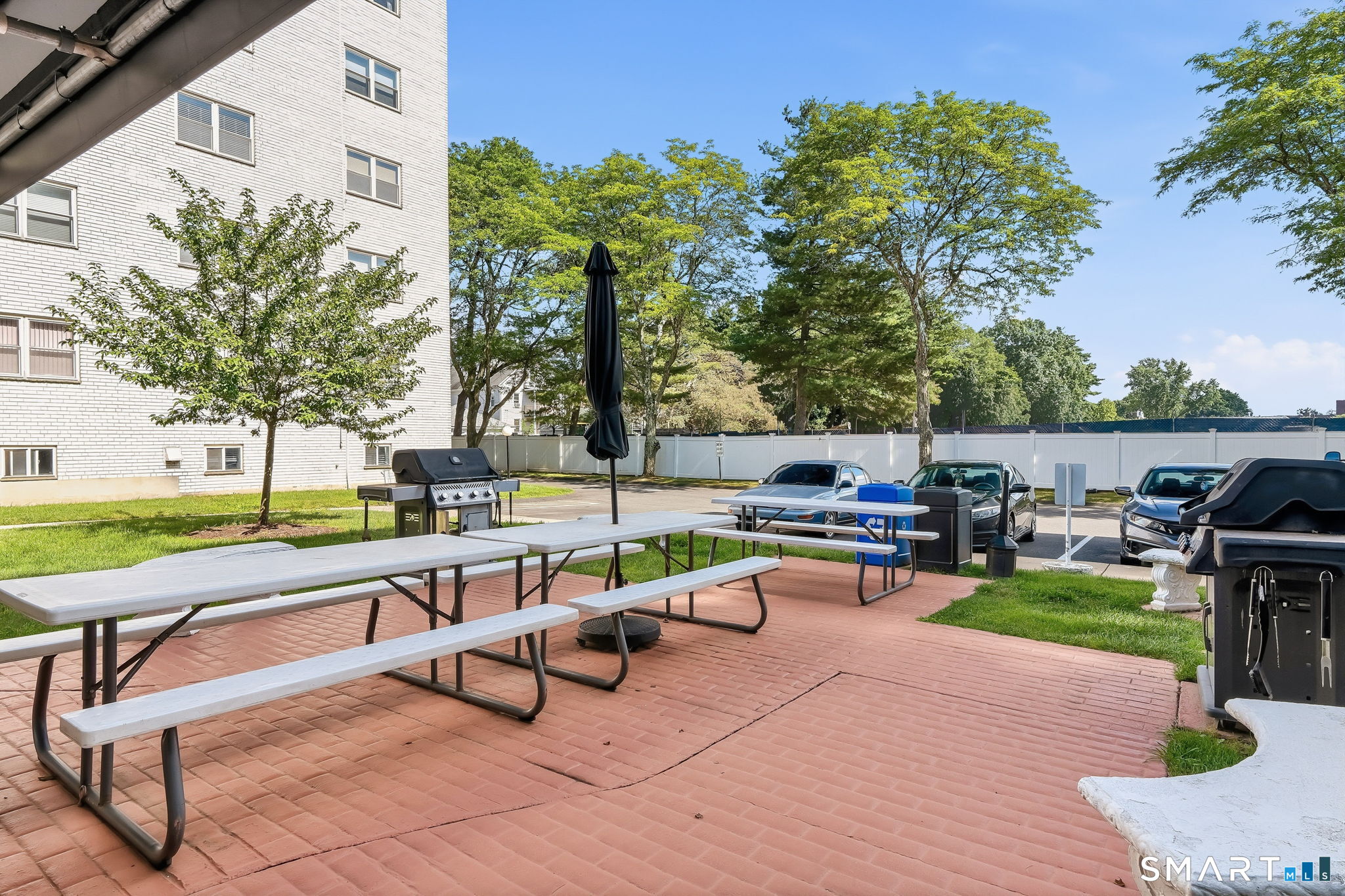 889 Farmington Avenue 4E