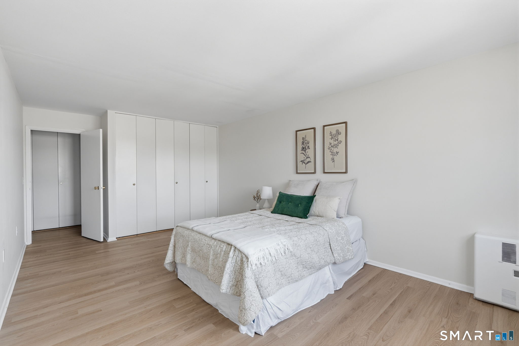 889 Farmington Avenue 4E