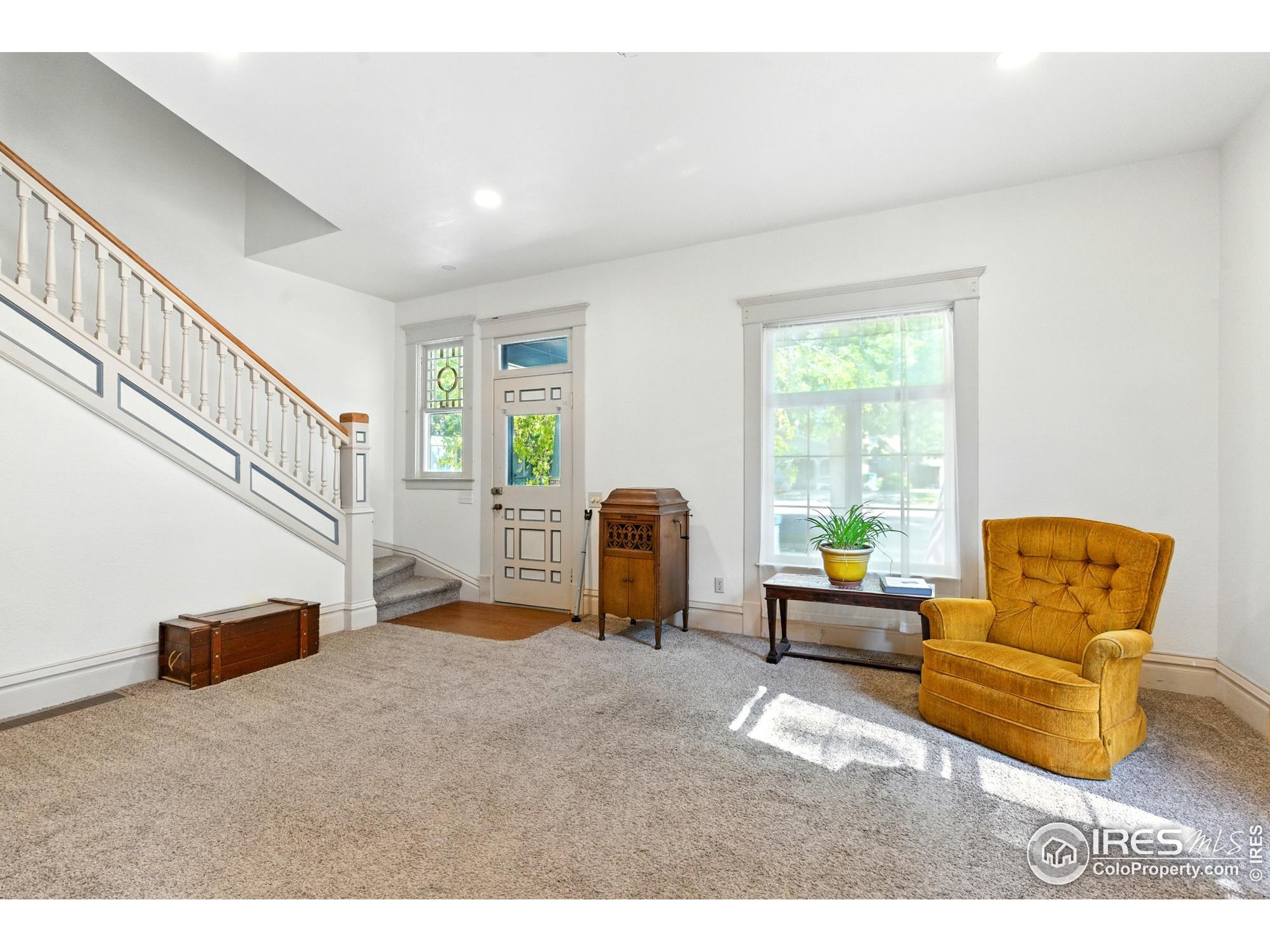 610 W 5th St