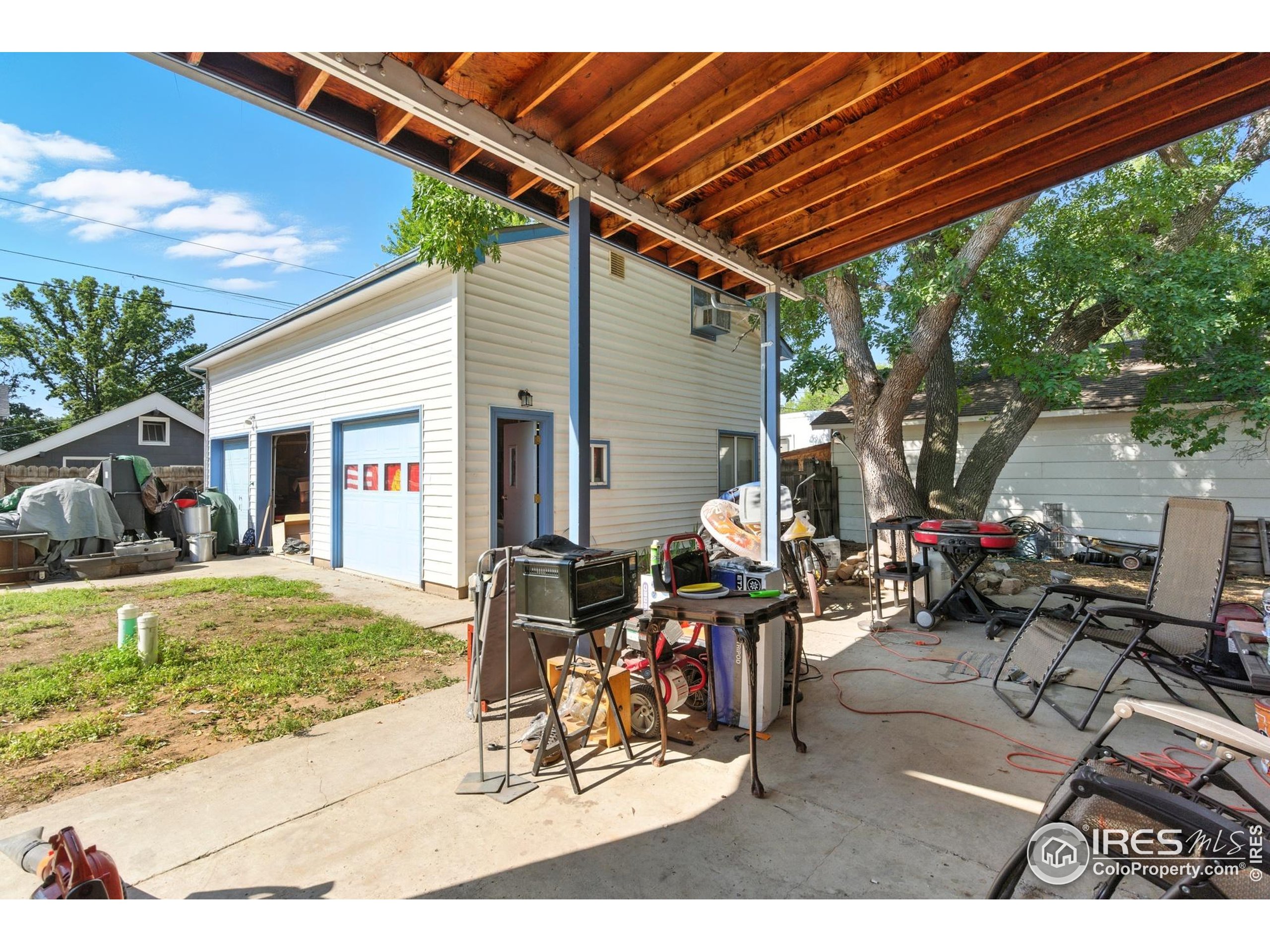 610 W 5th St