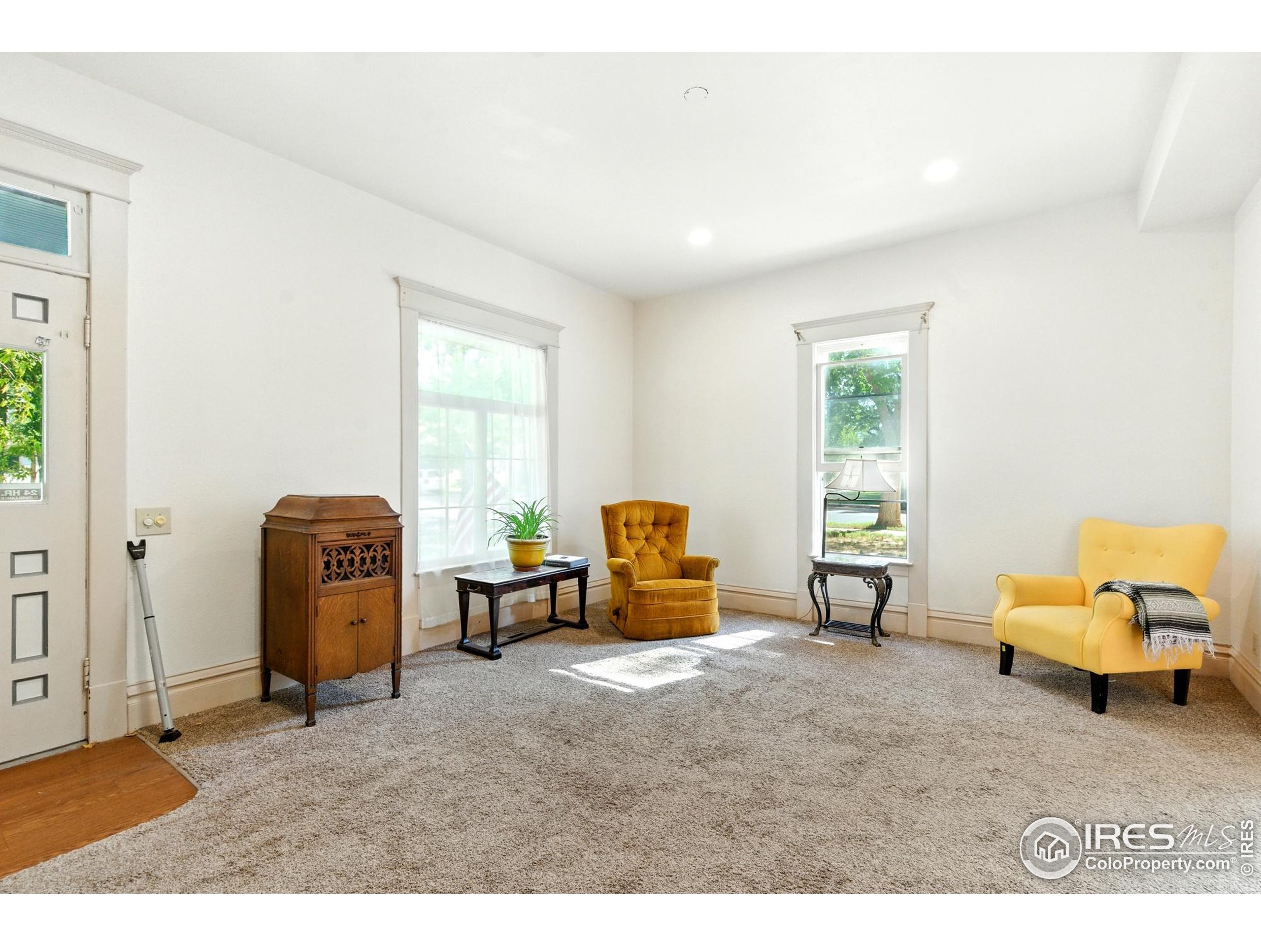 610 W 5th St