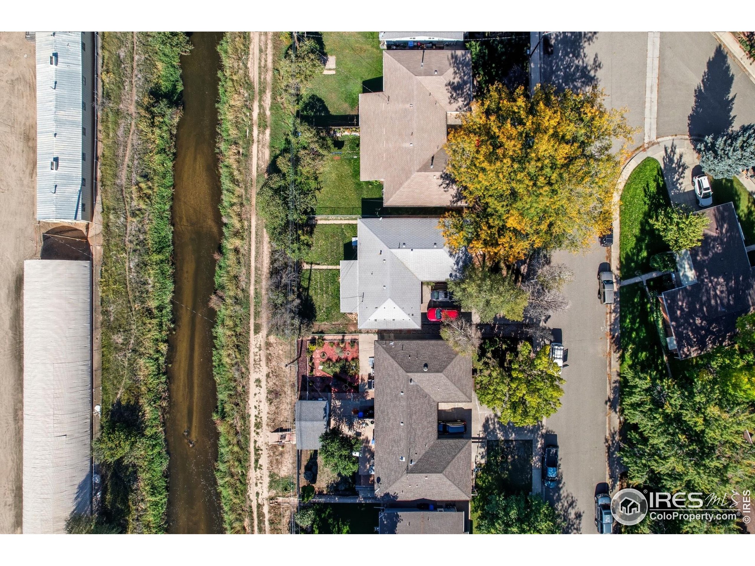 901-903 W Kelly Dr