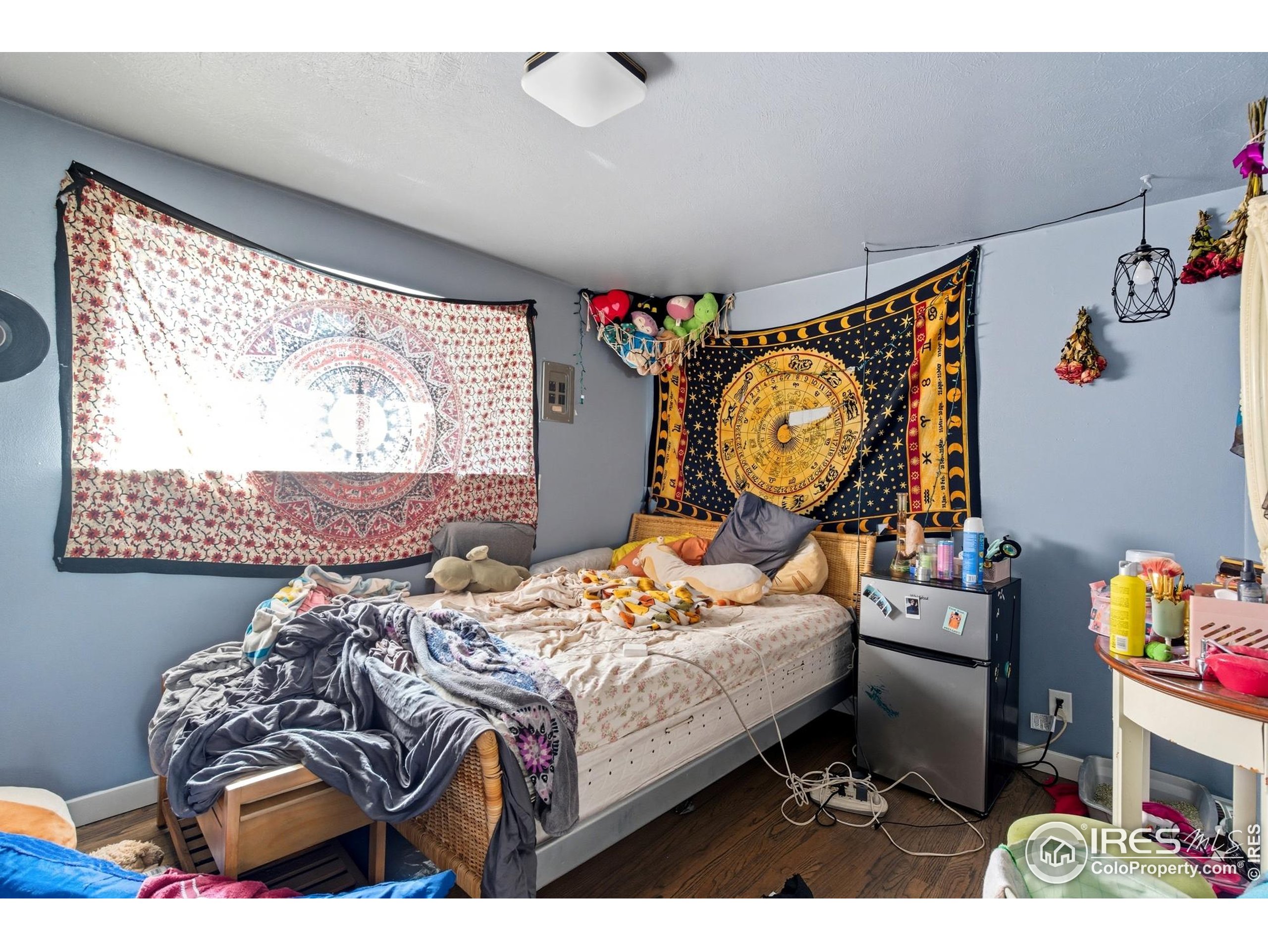 901-903 W Kelly Dr