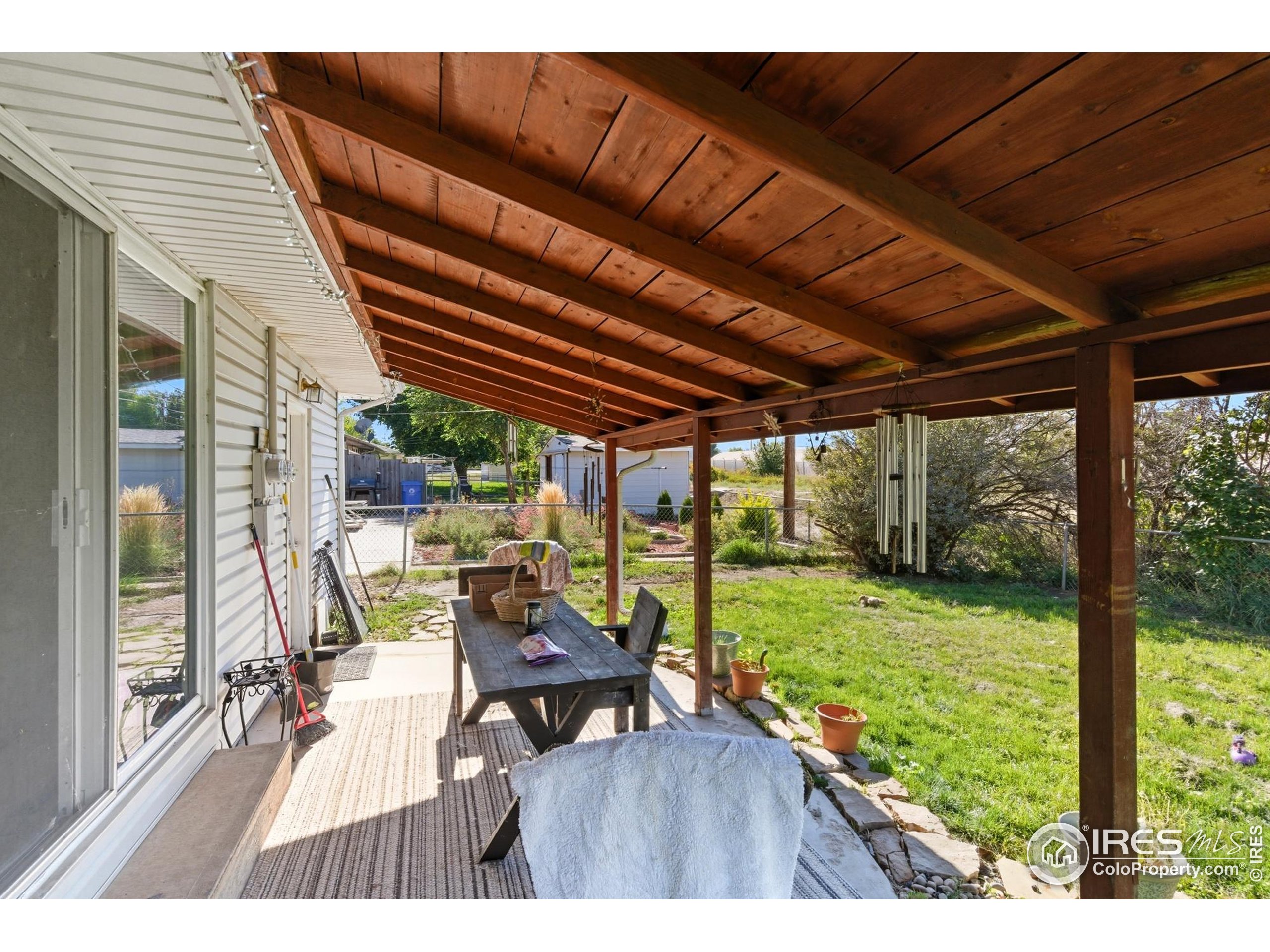 901-903 W Kelly Dr