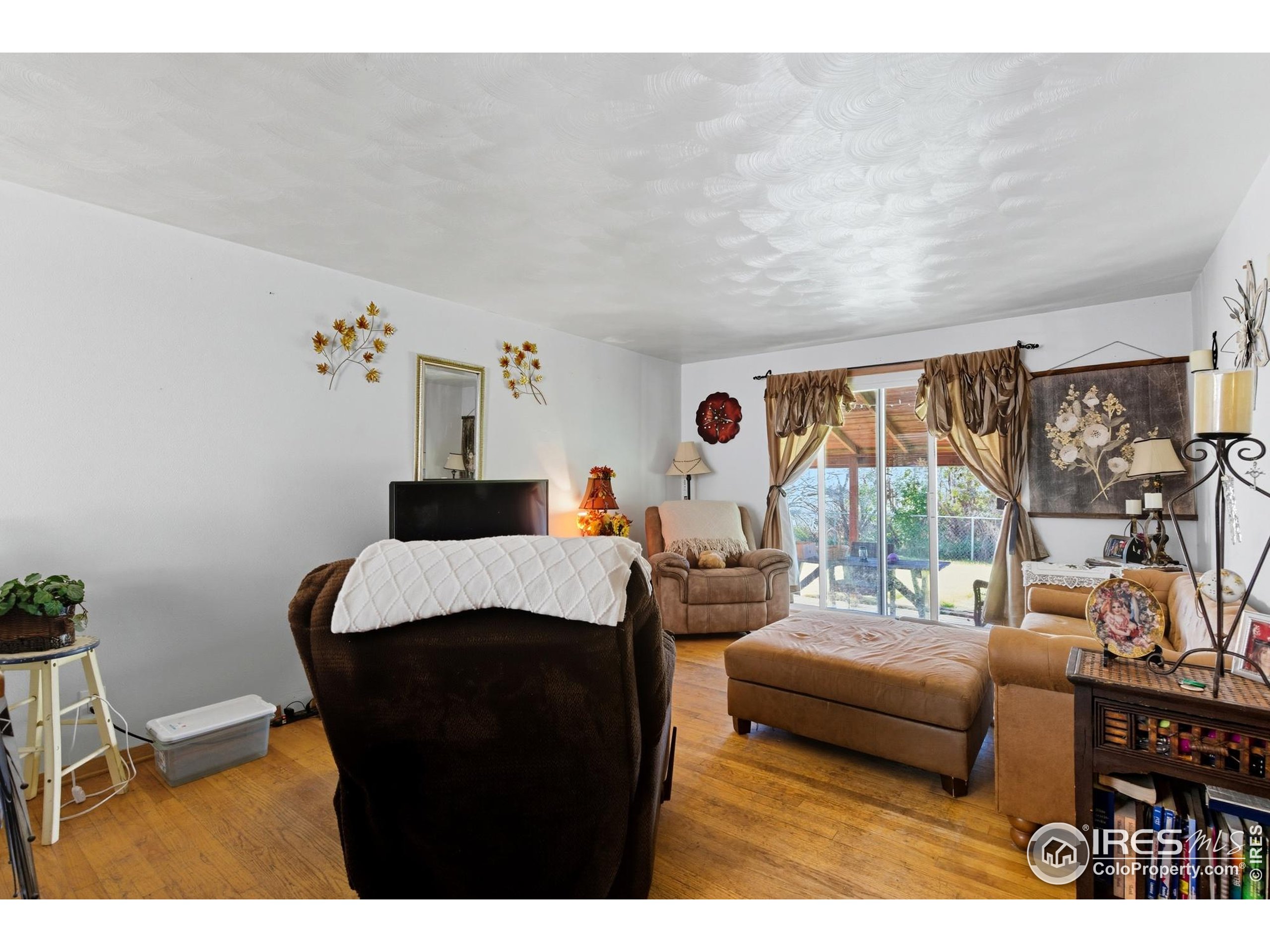 901-903 W Kelly Dr