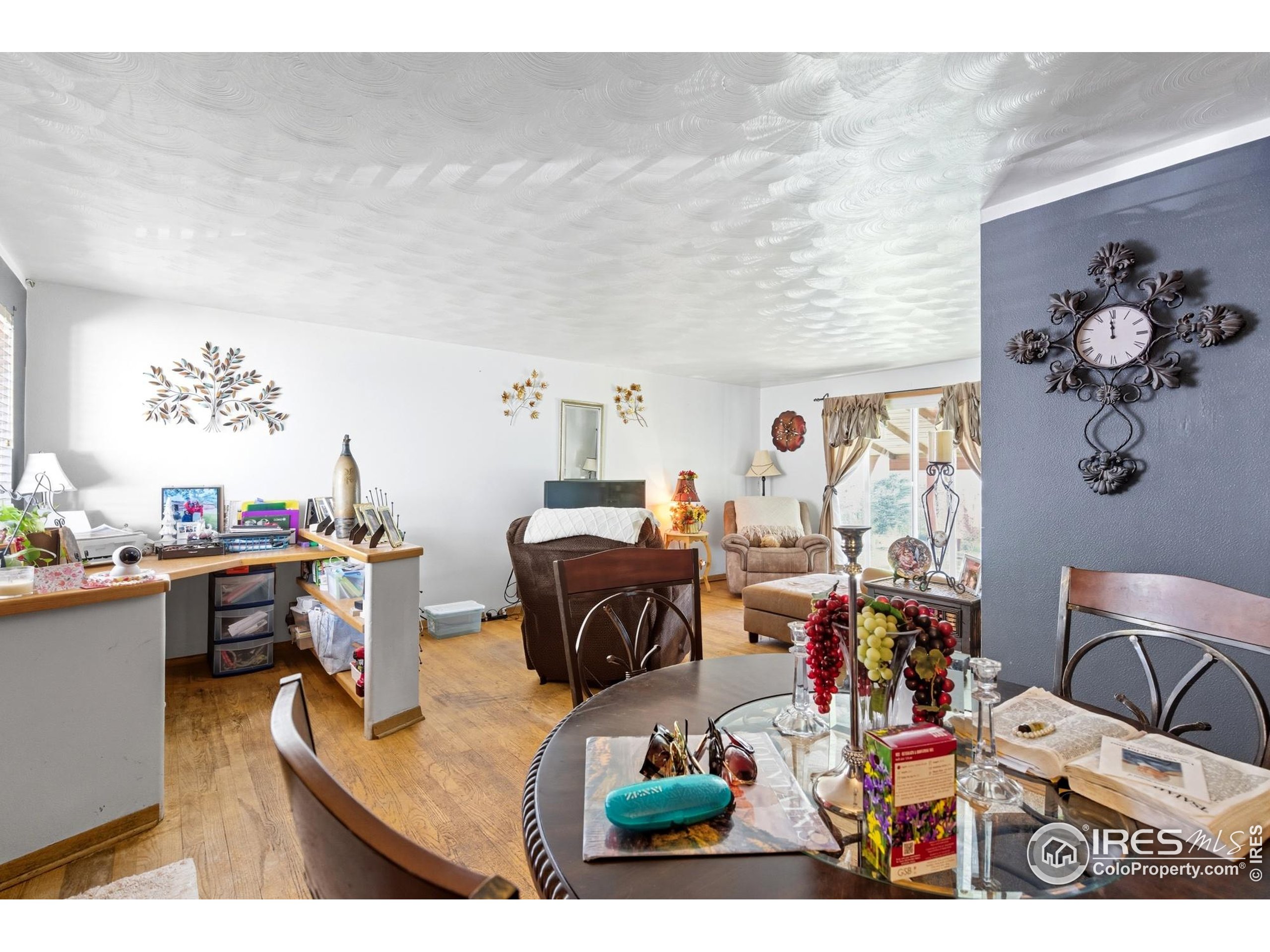 901-903 W Kelly Dr