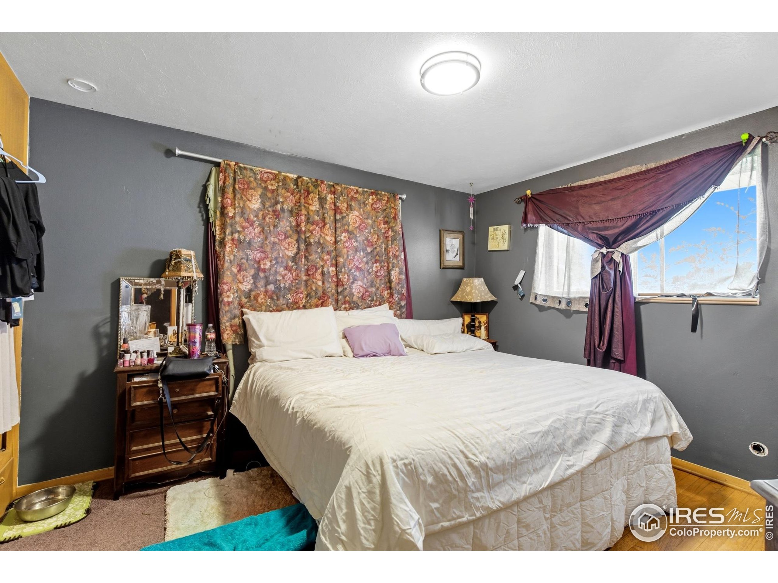 901-903 W Kelly Dr