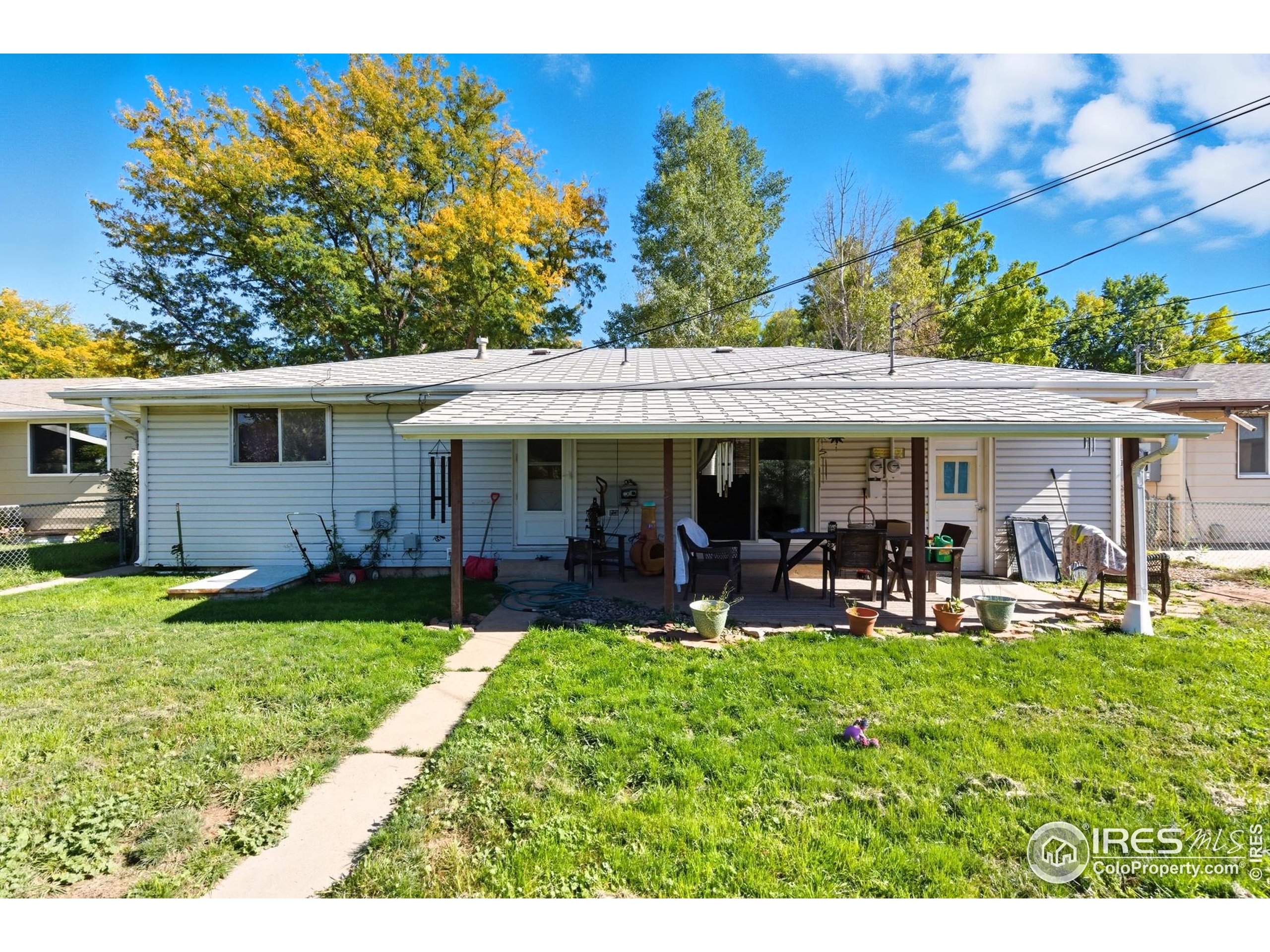 901-903 W Kelly Dr