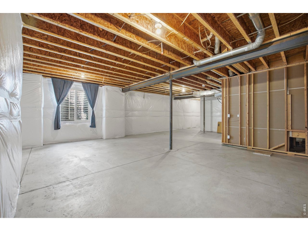 1690 W 50th St