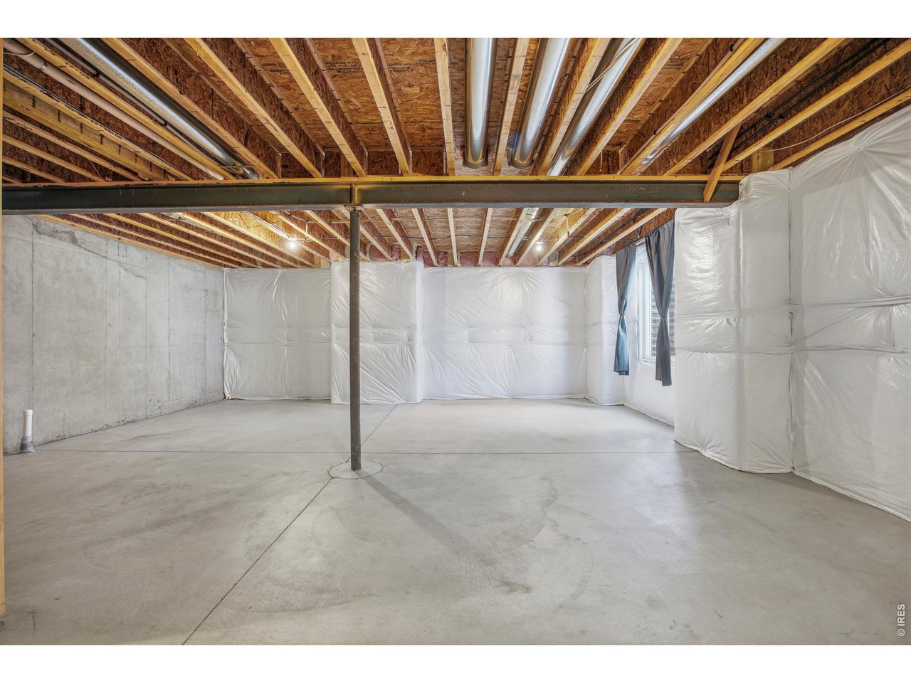 1690 W 50th St