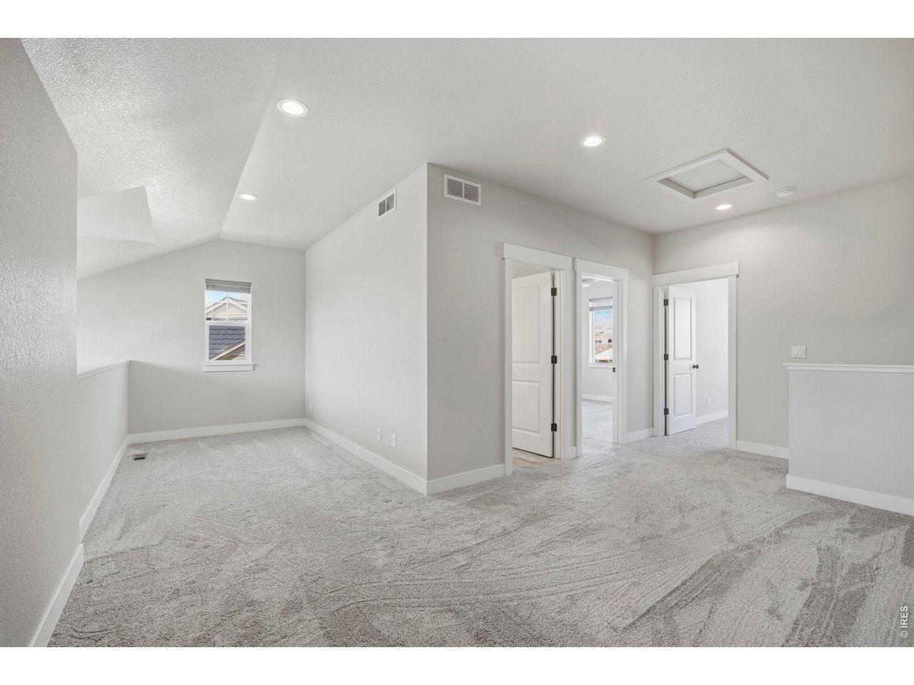 1690 W 50th St