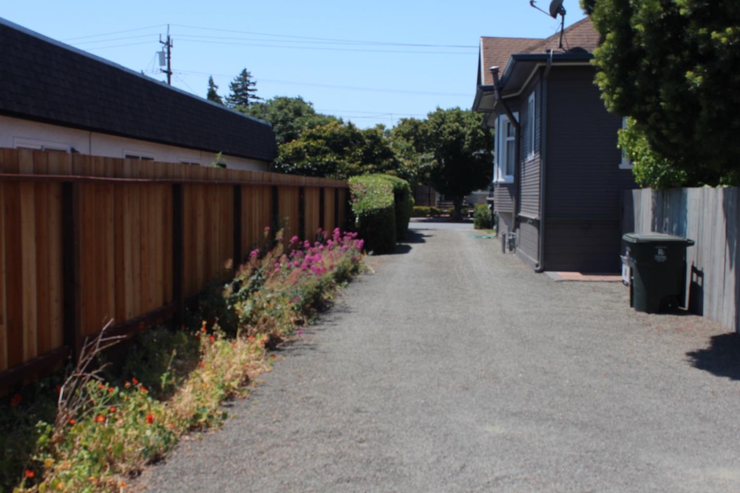 28 A Clarendon RD