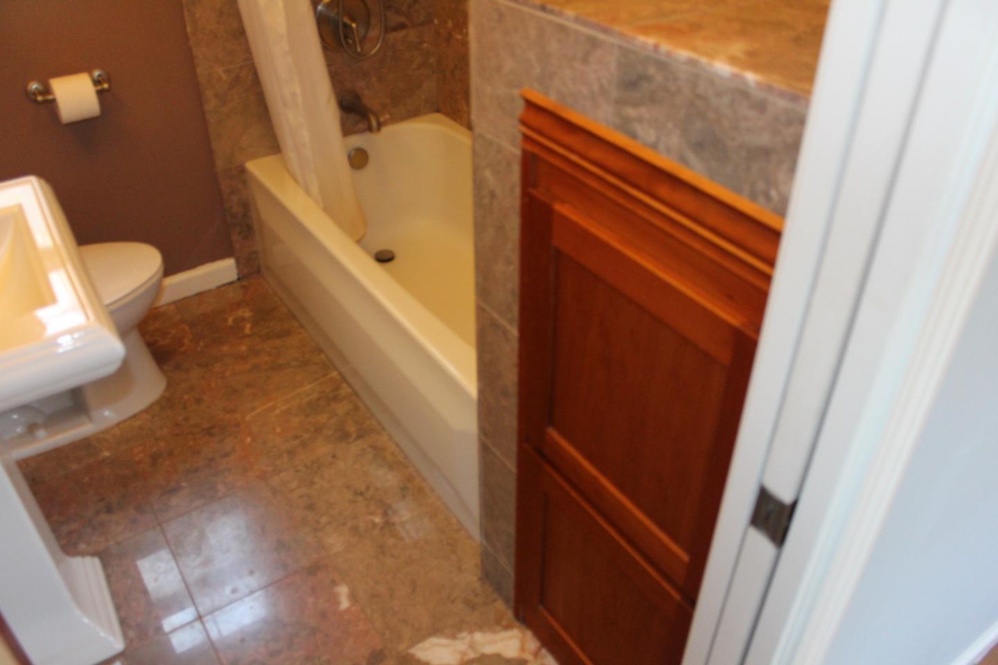 28 A Clarendon RD