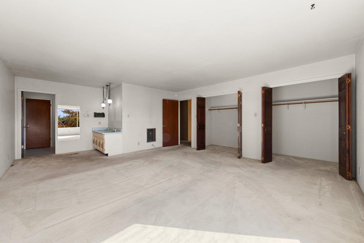 852 Linda Vista ST