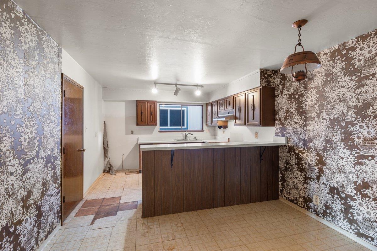 852 Linda Vista ST
