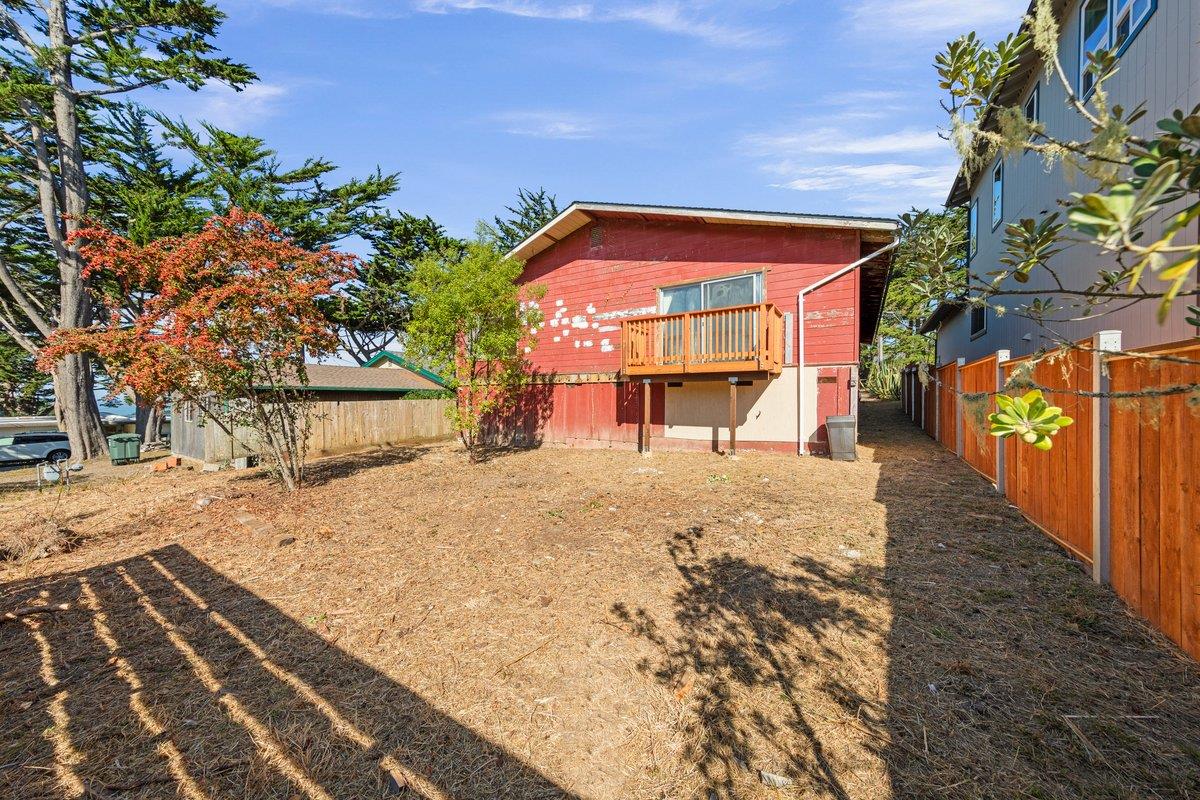 852 Linda Vista ST