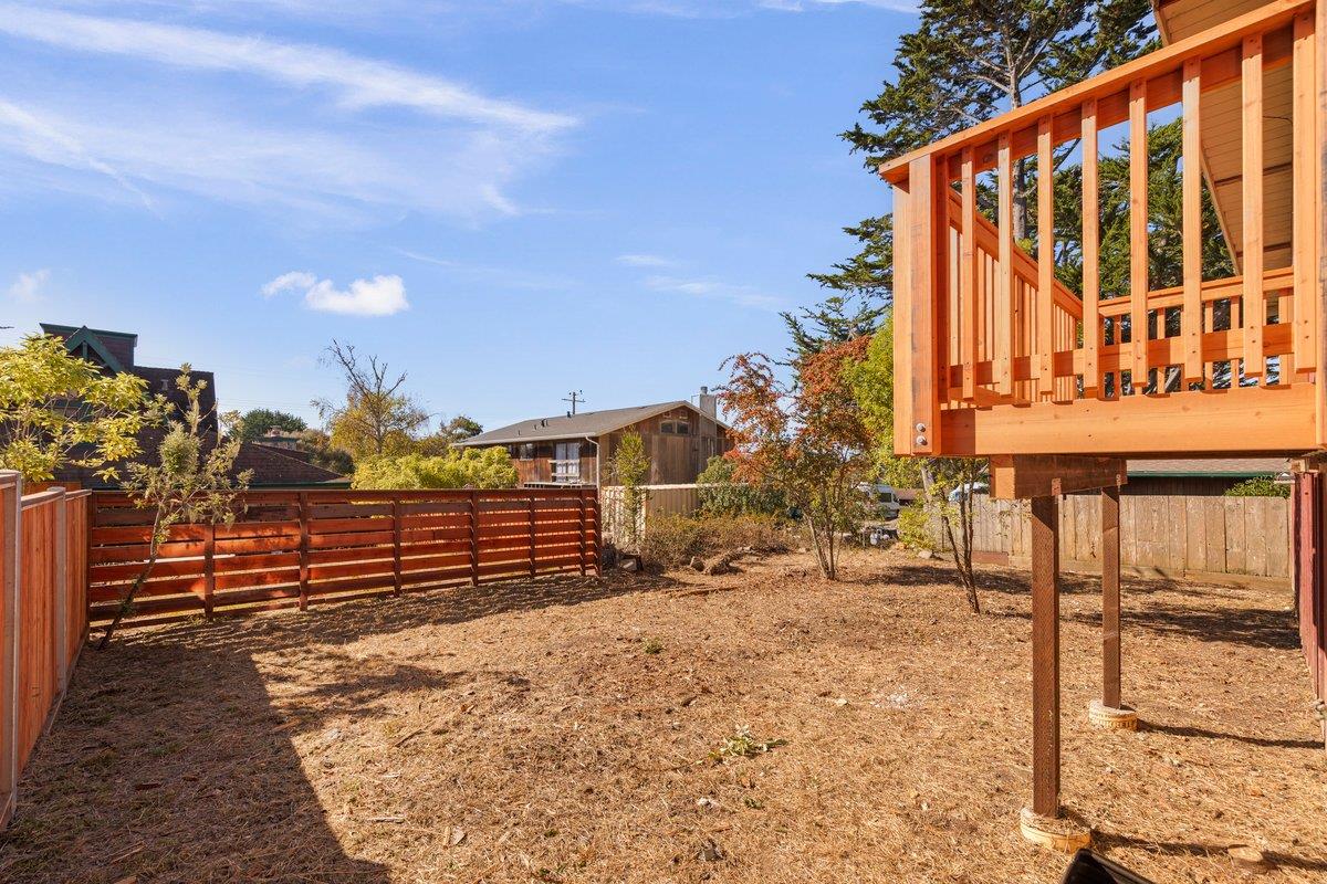 852 Linda Vista ST