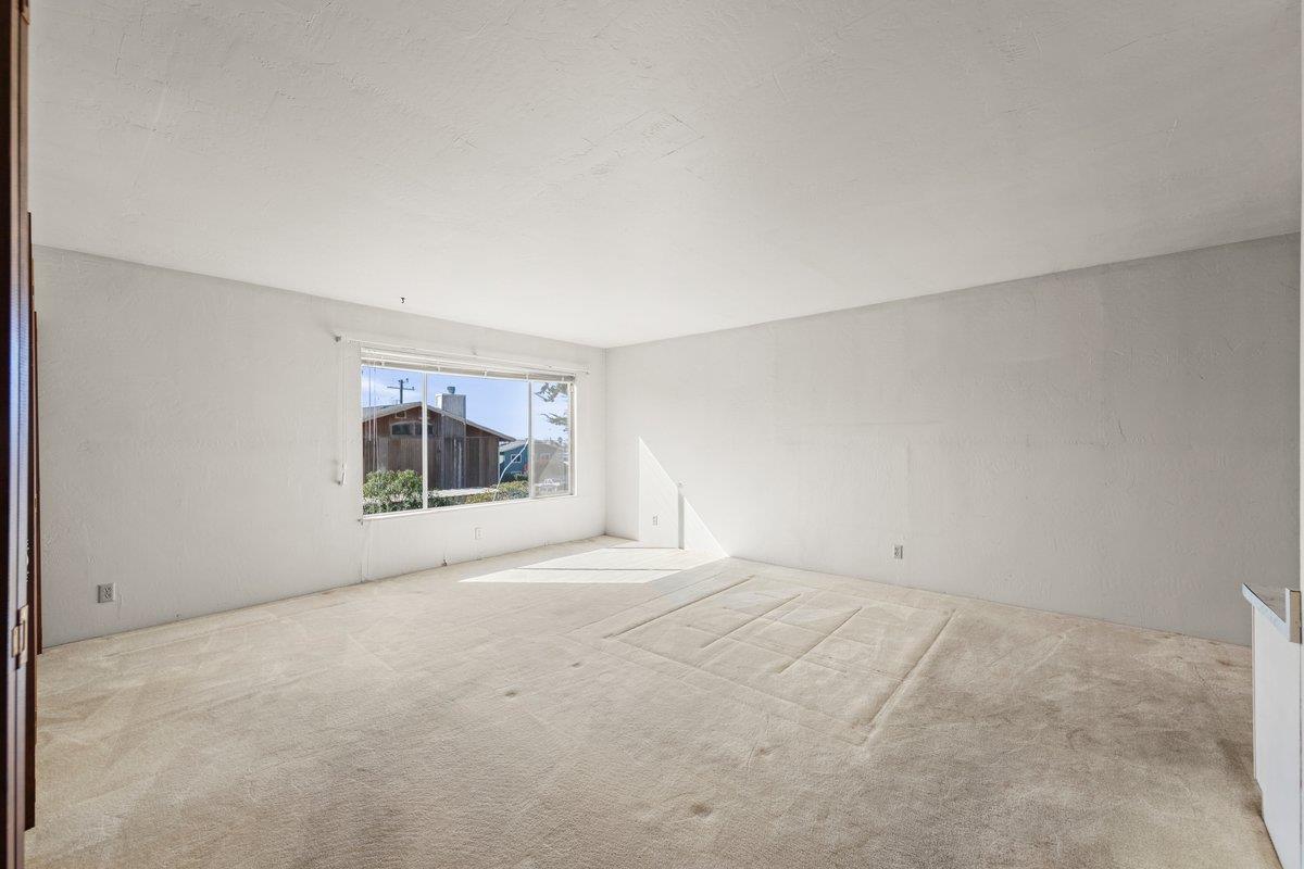 852 Linda Vista ST