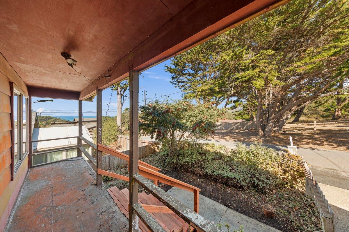 852 Linda Vista ST
