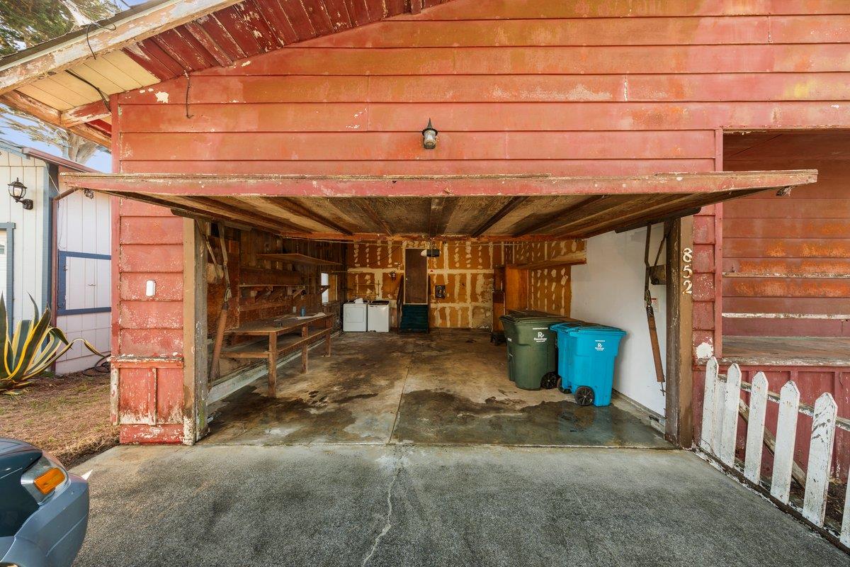 852 Linda Vista ST