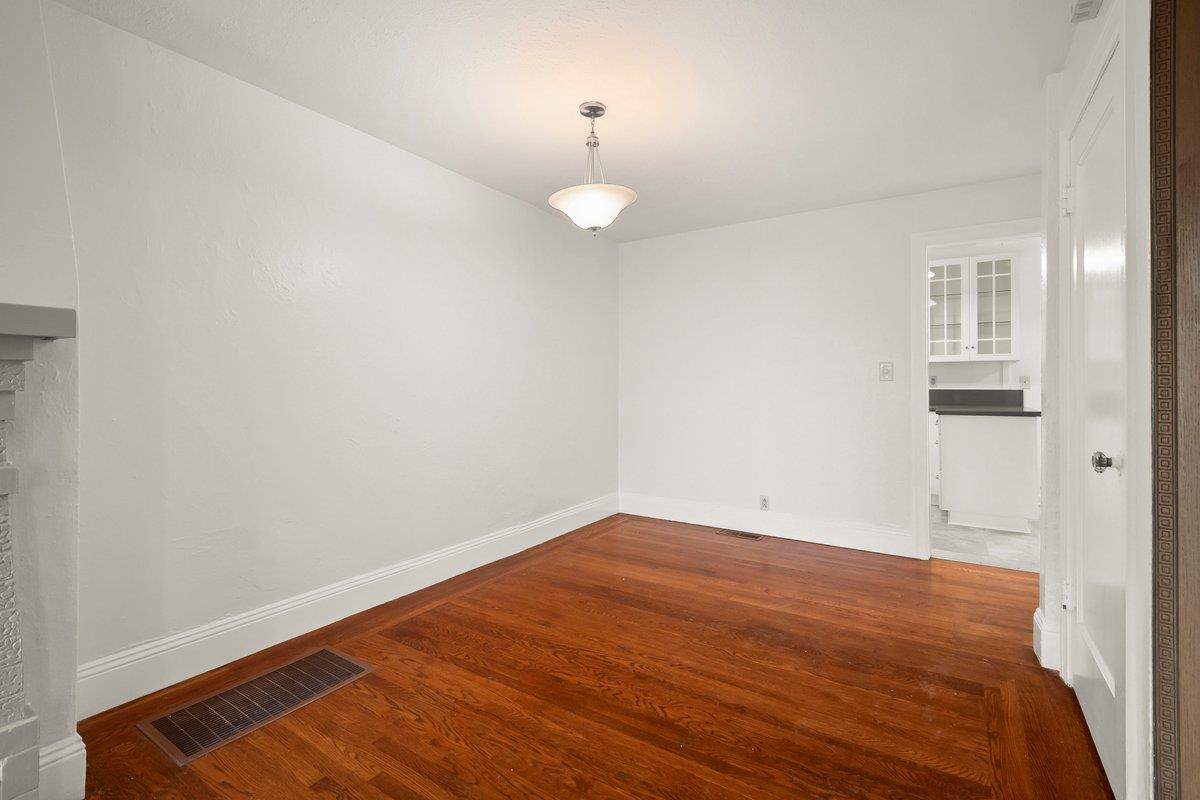 562 Crocker AVE