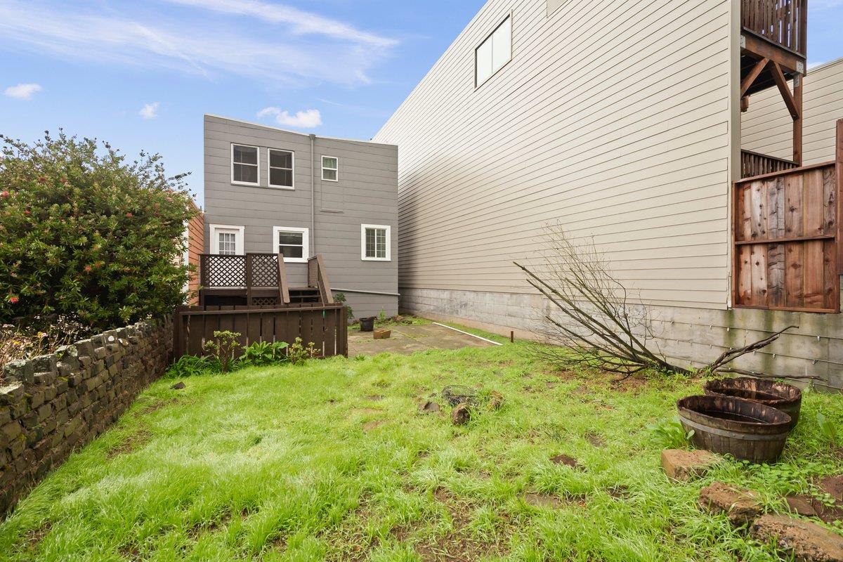 562 Crocker AVE