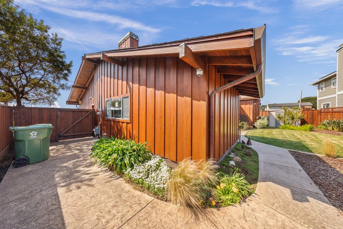 861 Railroad AVE