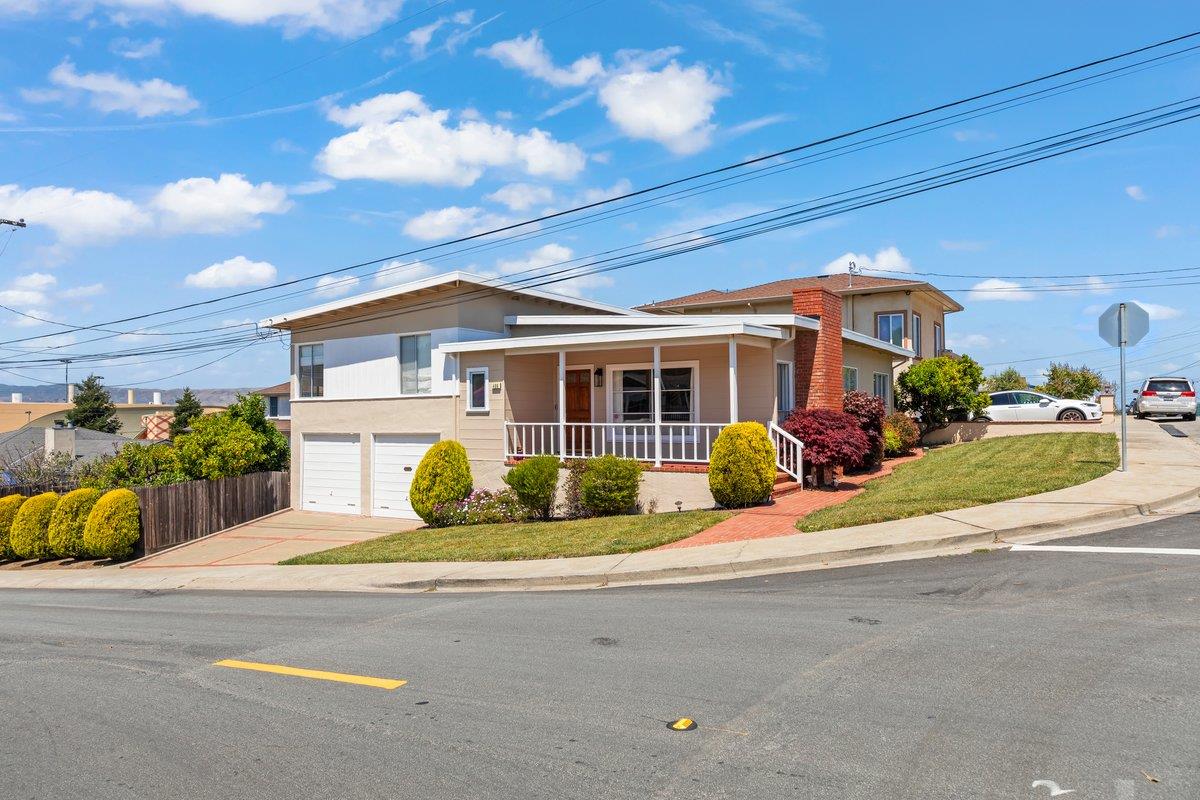 490 Barcelona DR