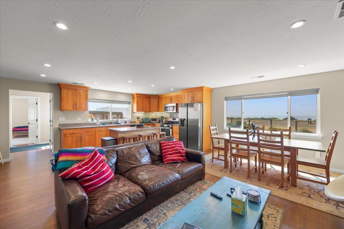 1263 Reservoir RD
