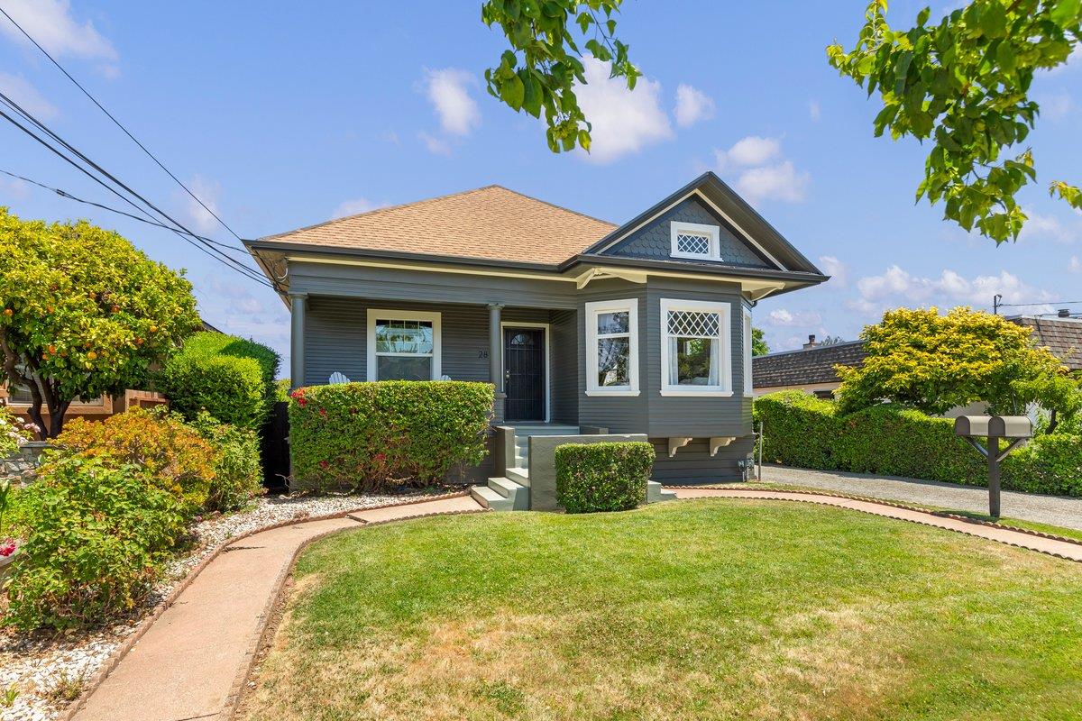 28 Clarendon RD