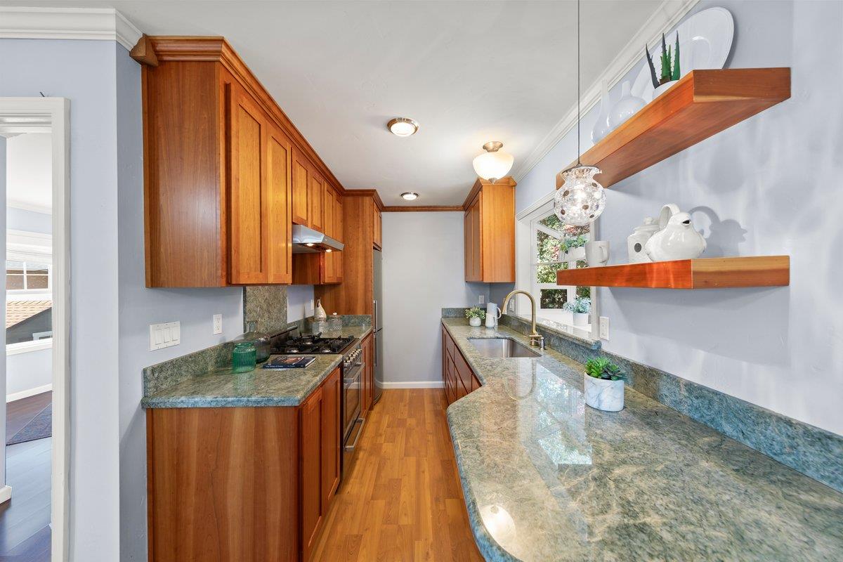 28 Clarendon RD