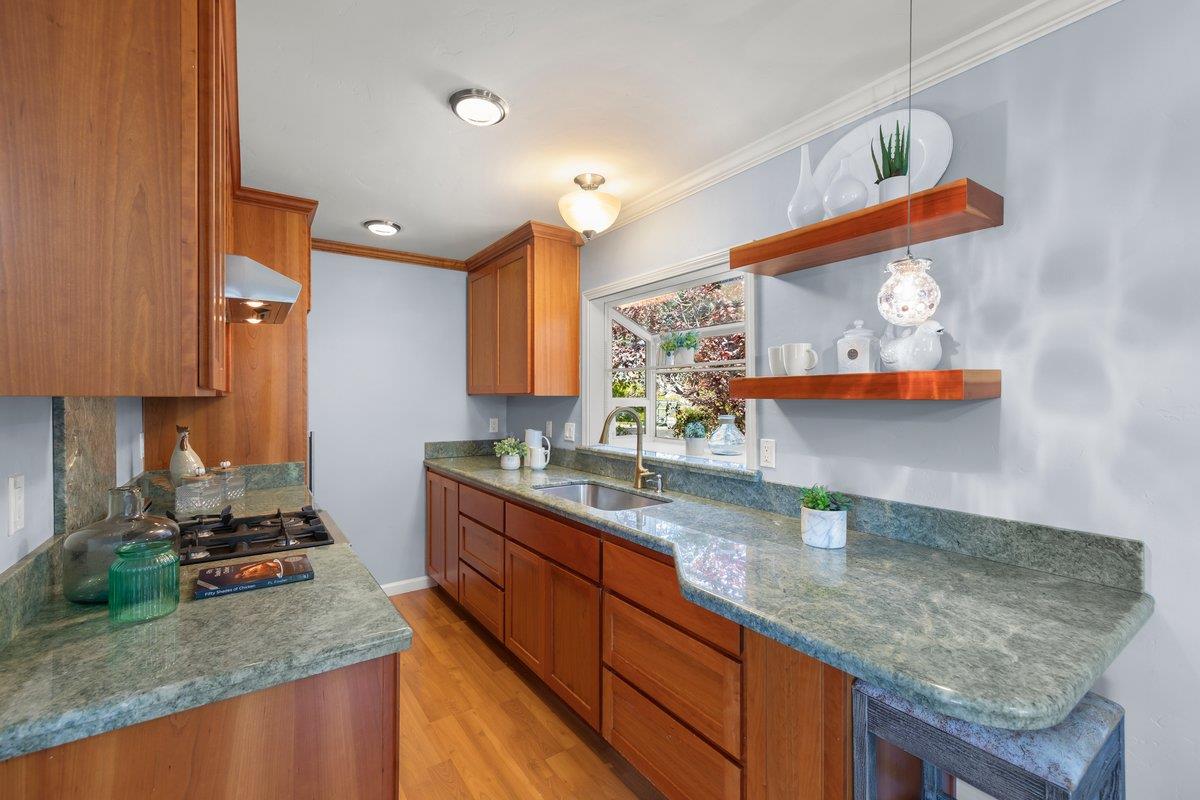 28 Clarendon RD