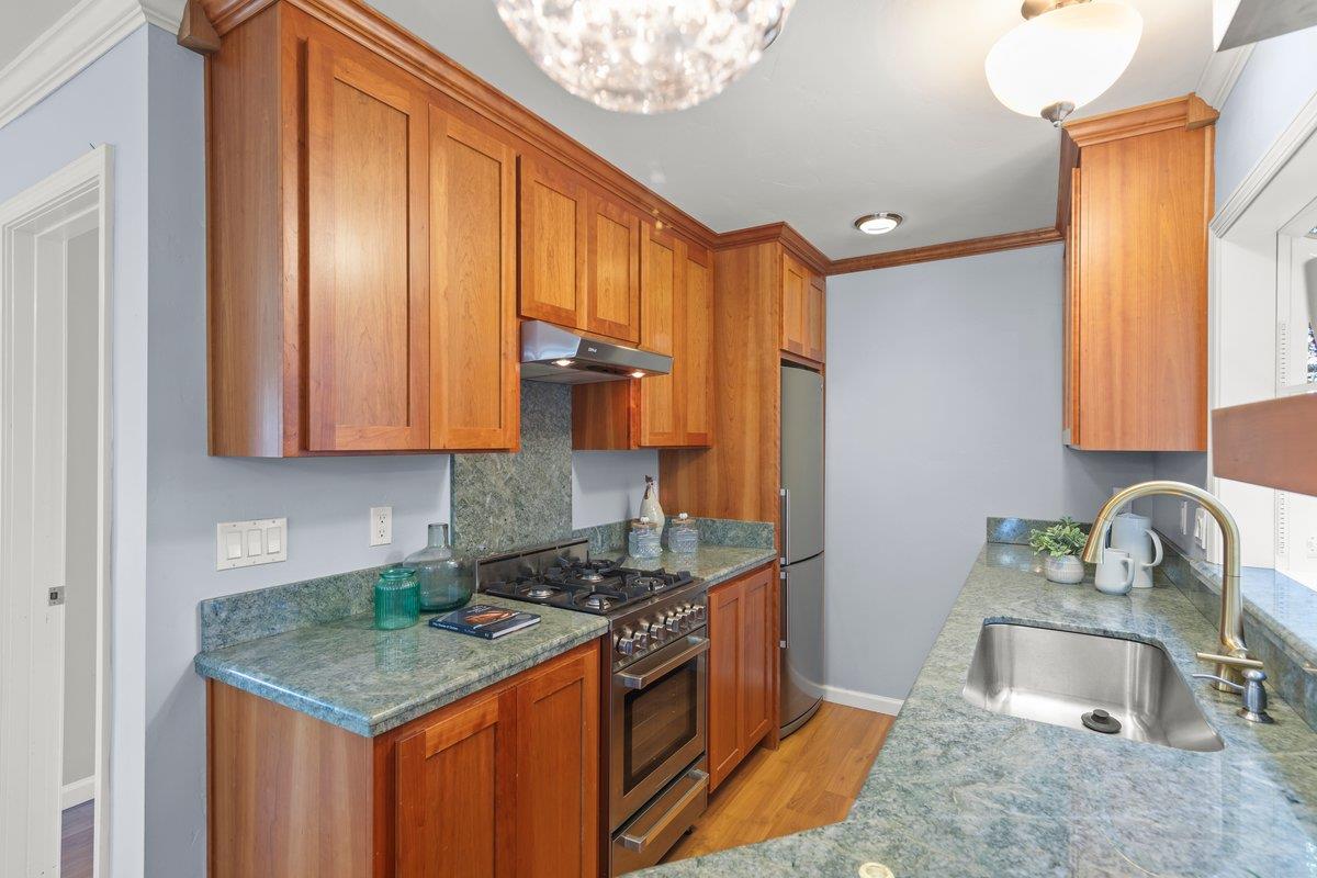 28 Clarendon RD