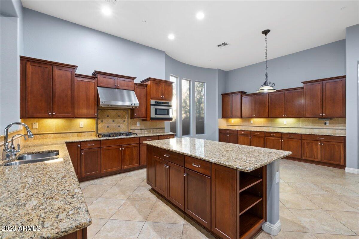 1545 W GAMBIT Trail