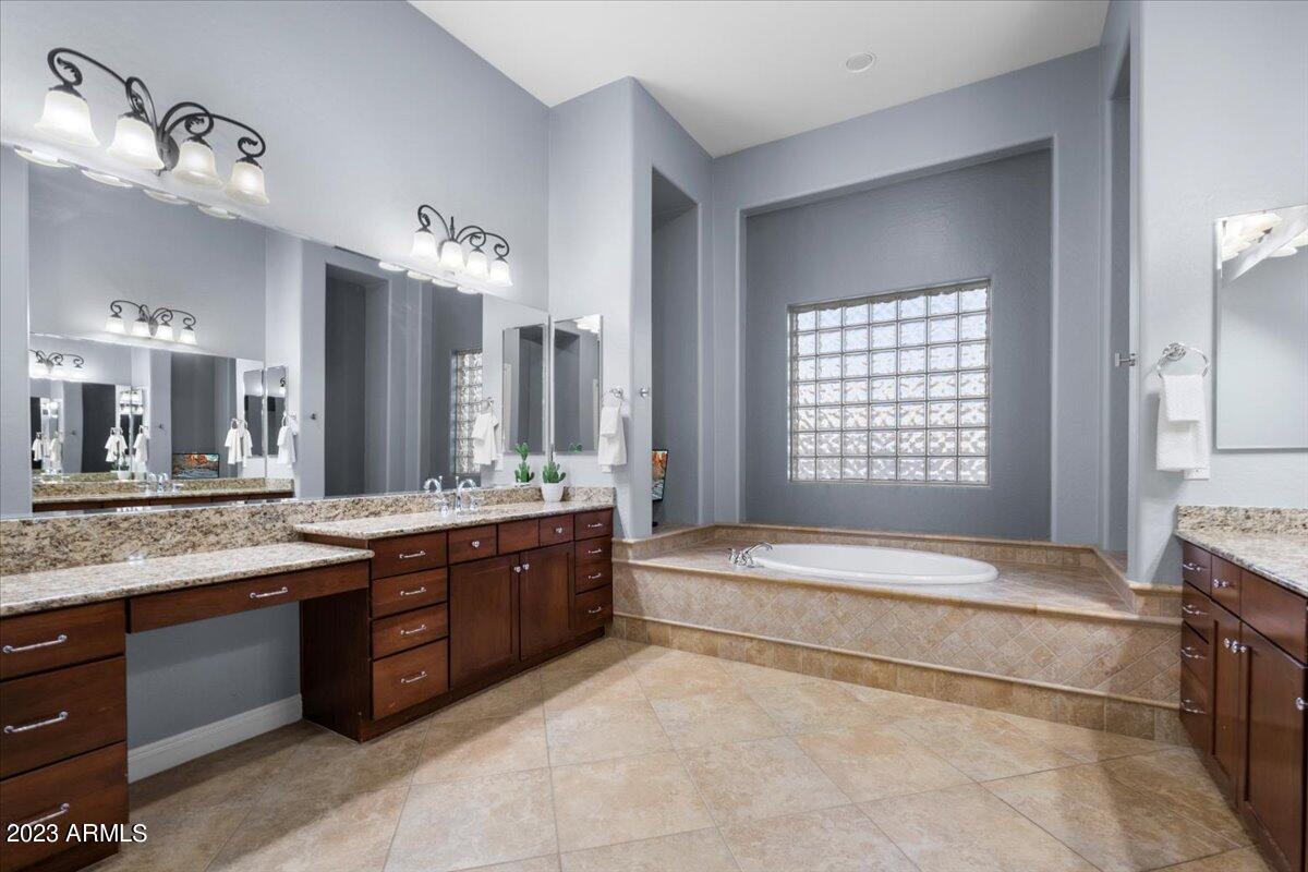 1545 W GAMBIT Trail