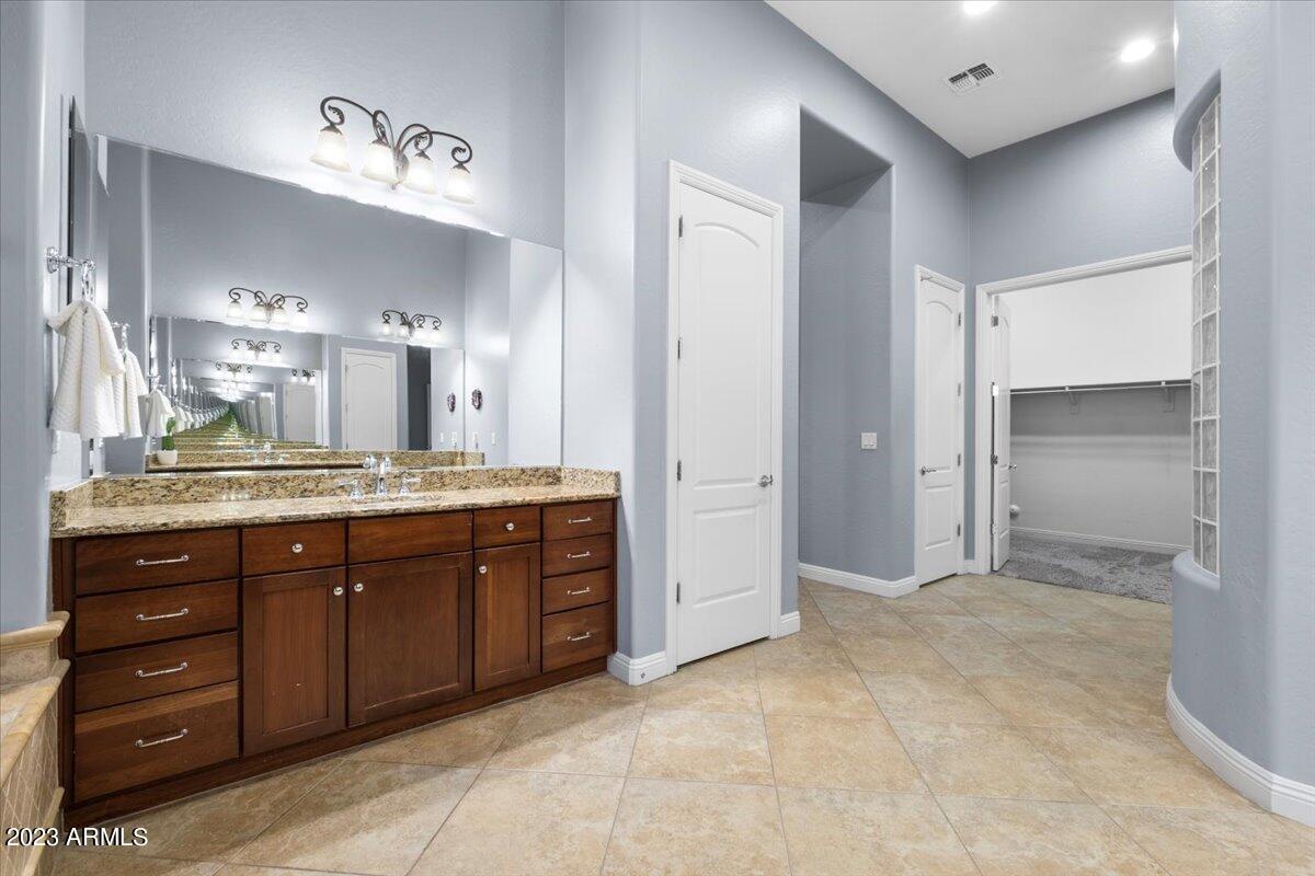1545 W GAMBIT Trail