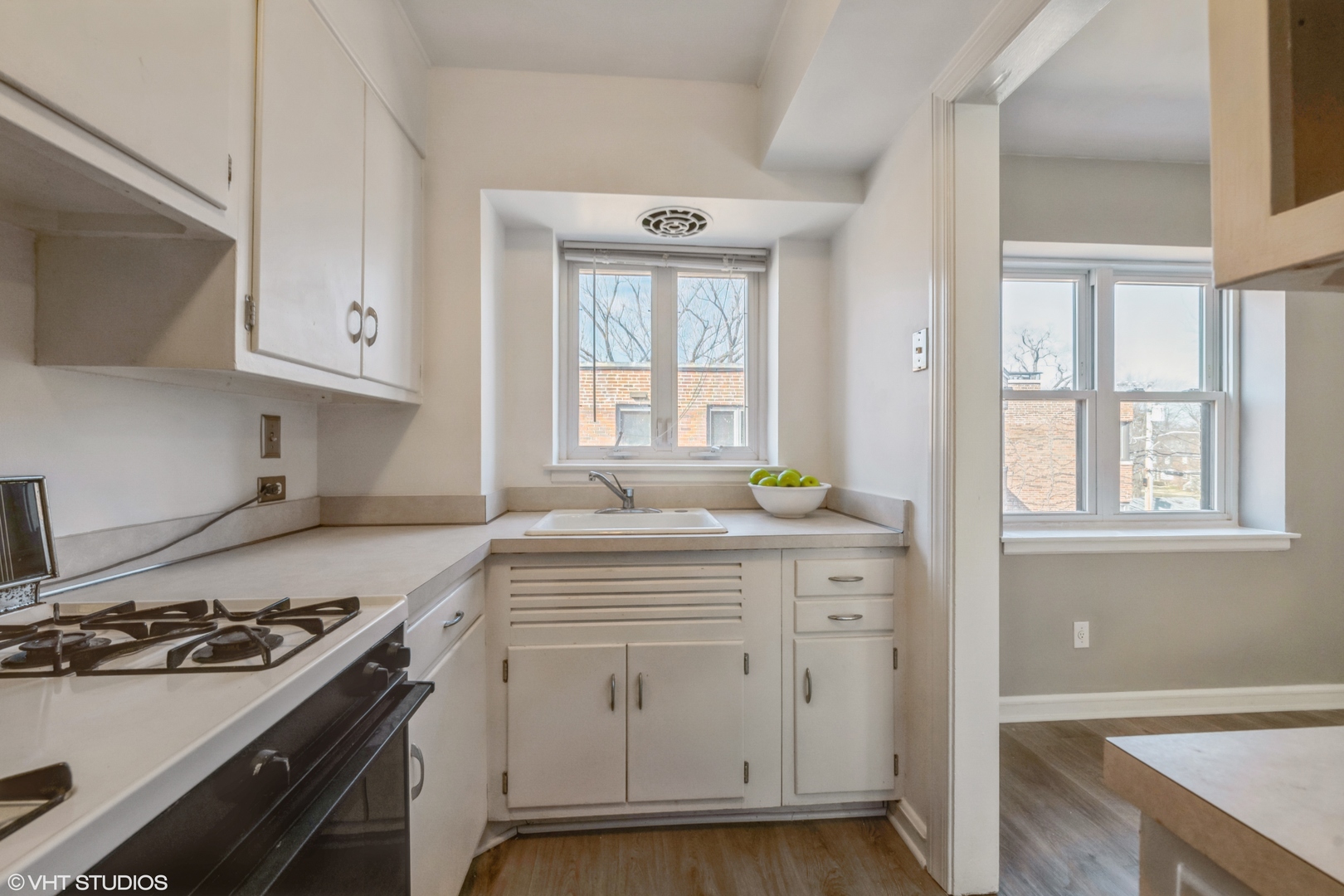2615 CENTRAL Street Unit: 3