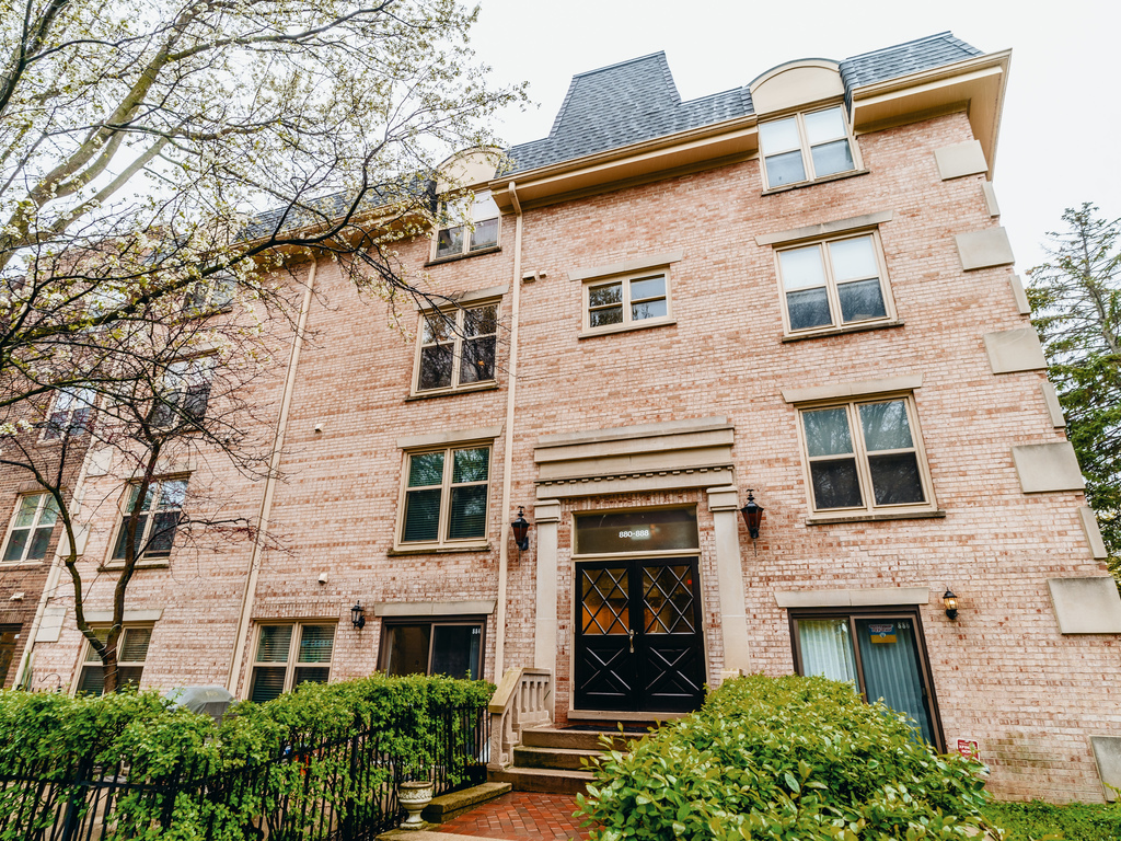 888 Forest Avenue Unit: 25