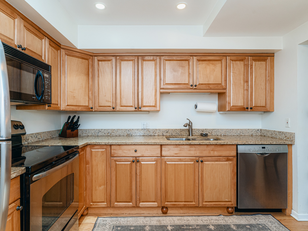 888 Forest Avenue Unit: 25
