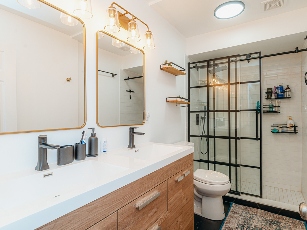 888 Forest Avenue Unit: 25