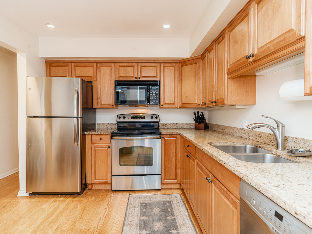 888 Forest Avenue Unit: 25