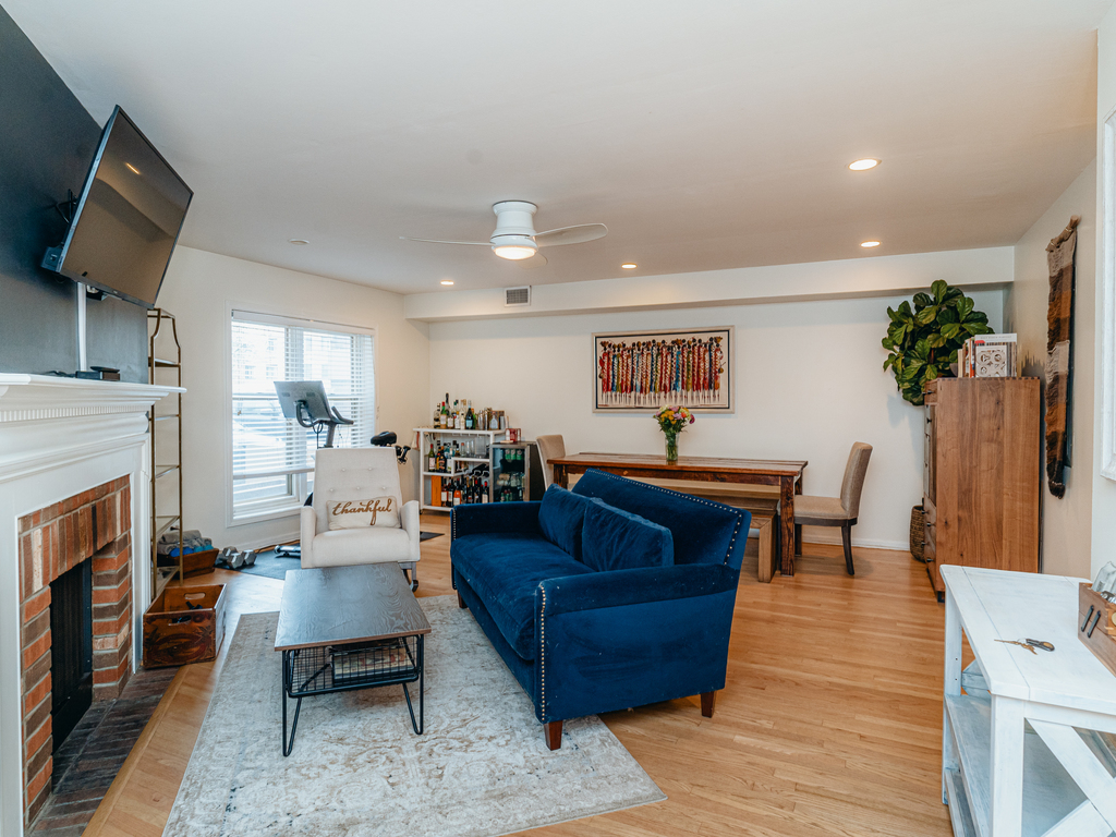 888 Forest Avenue Unit: 25