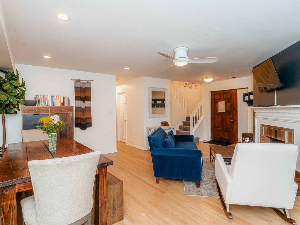 888 Forest Avenue Unit: 25
