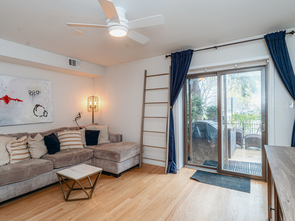 888 Forest Avenue Unit: 25