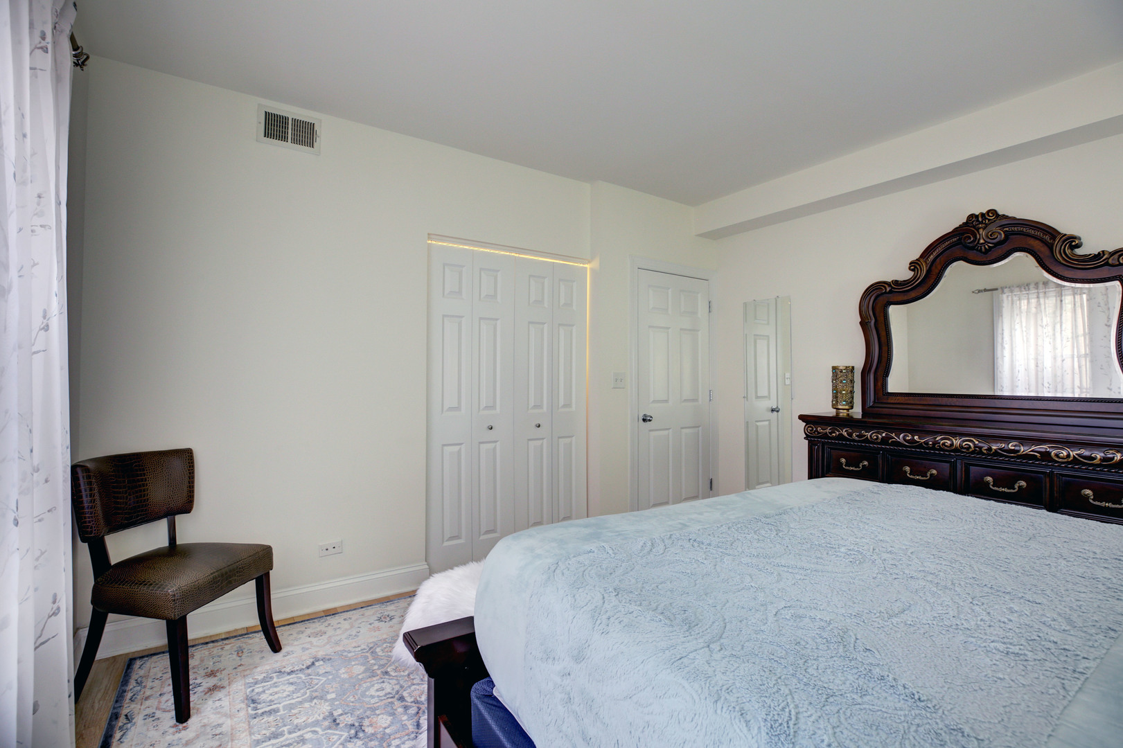 7363 N Damen Avenue Unit: 104